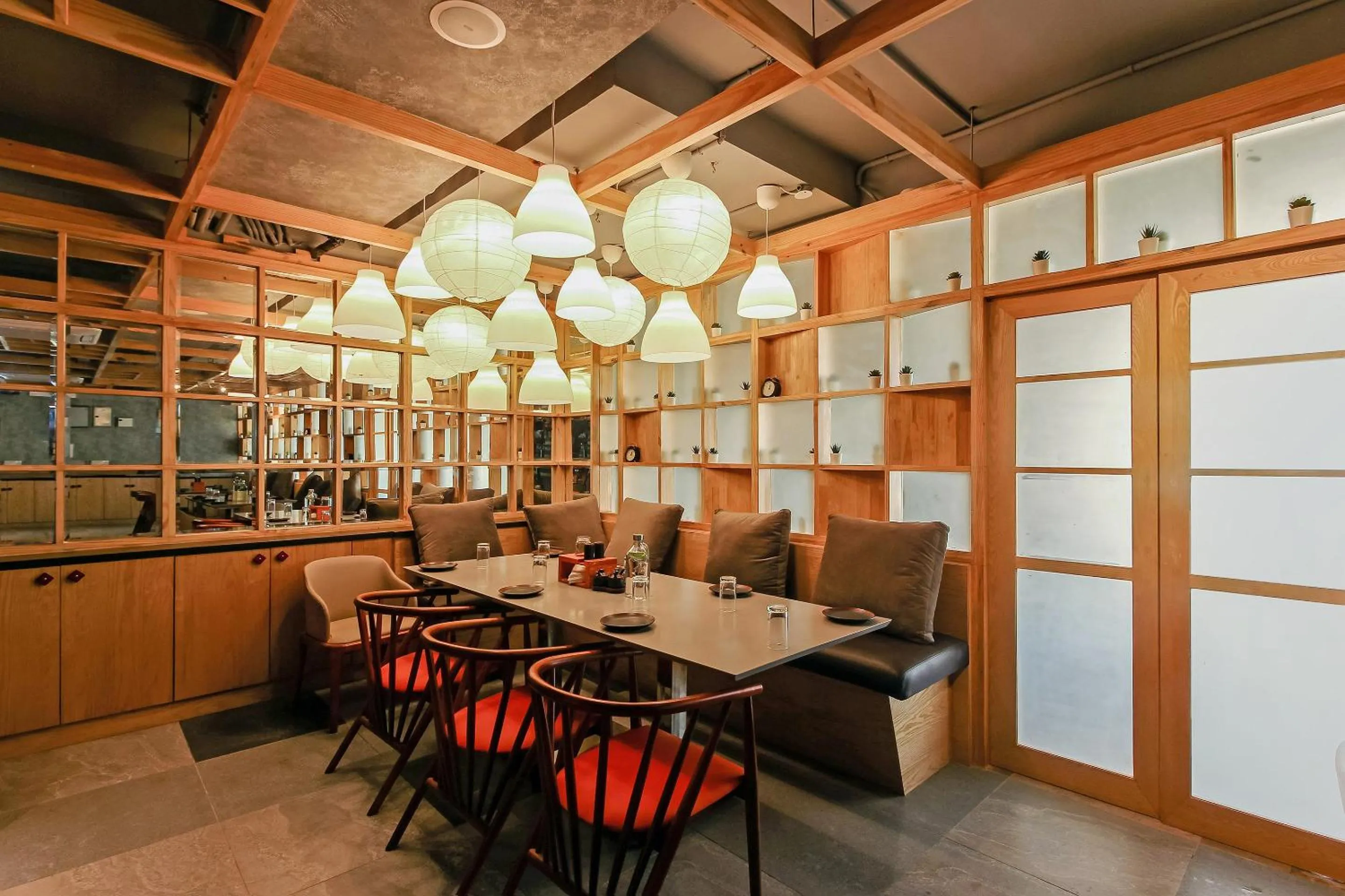 Restaurant/places to eat in Super Capital O Hoysala Inn