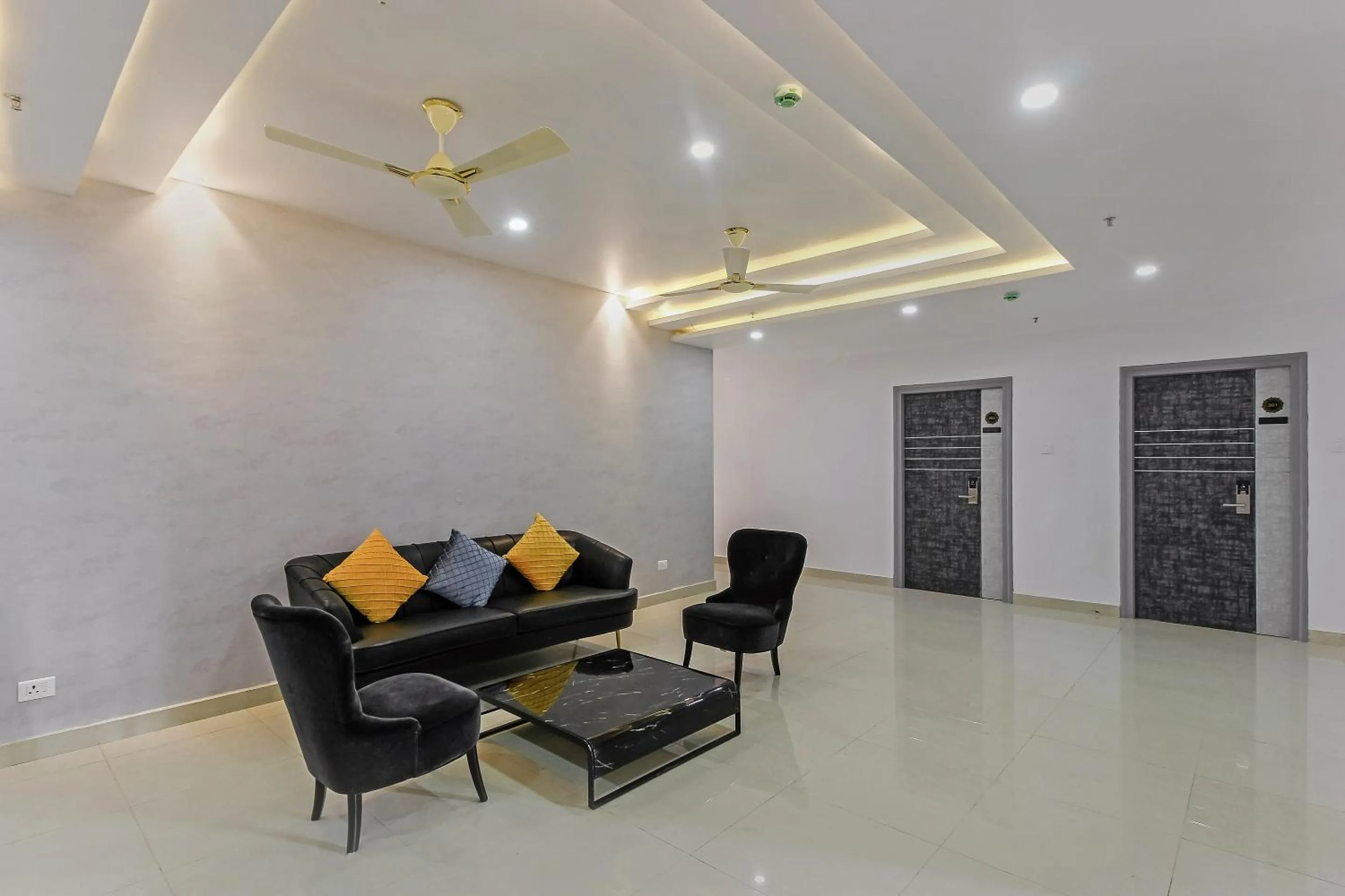 Bathroom in Super Capital O Hoysala Inn