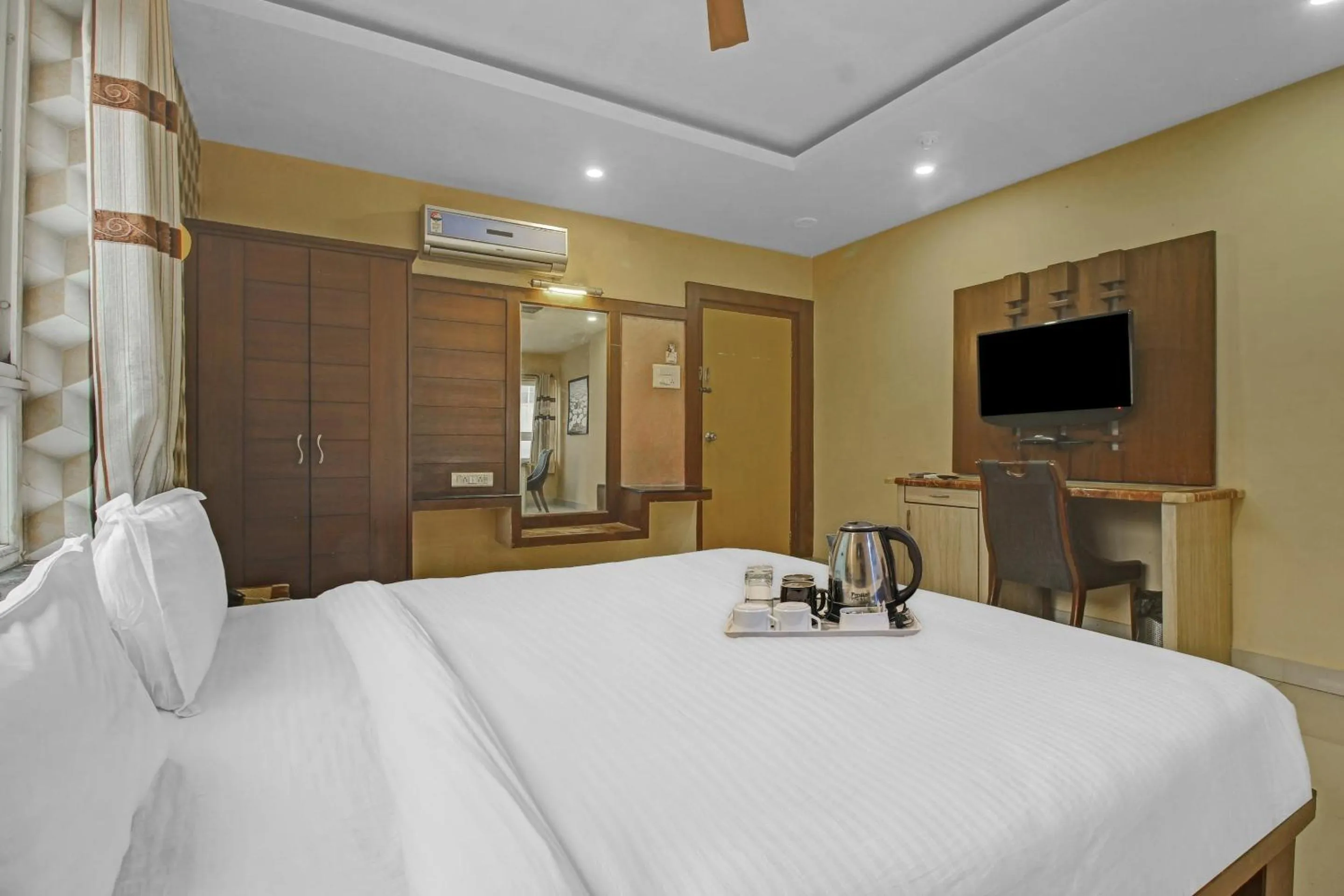 Bedroom in Collection O Regal Near ISKON TEMPLE , ABIDS