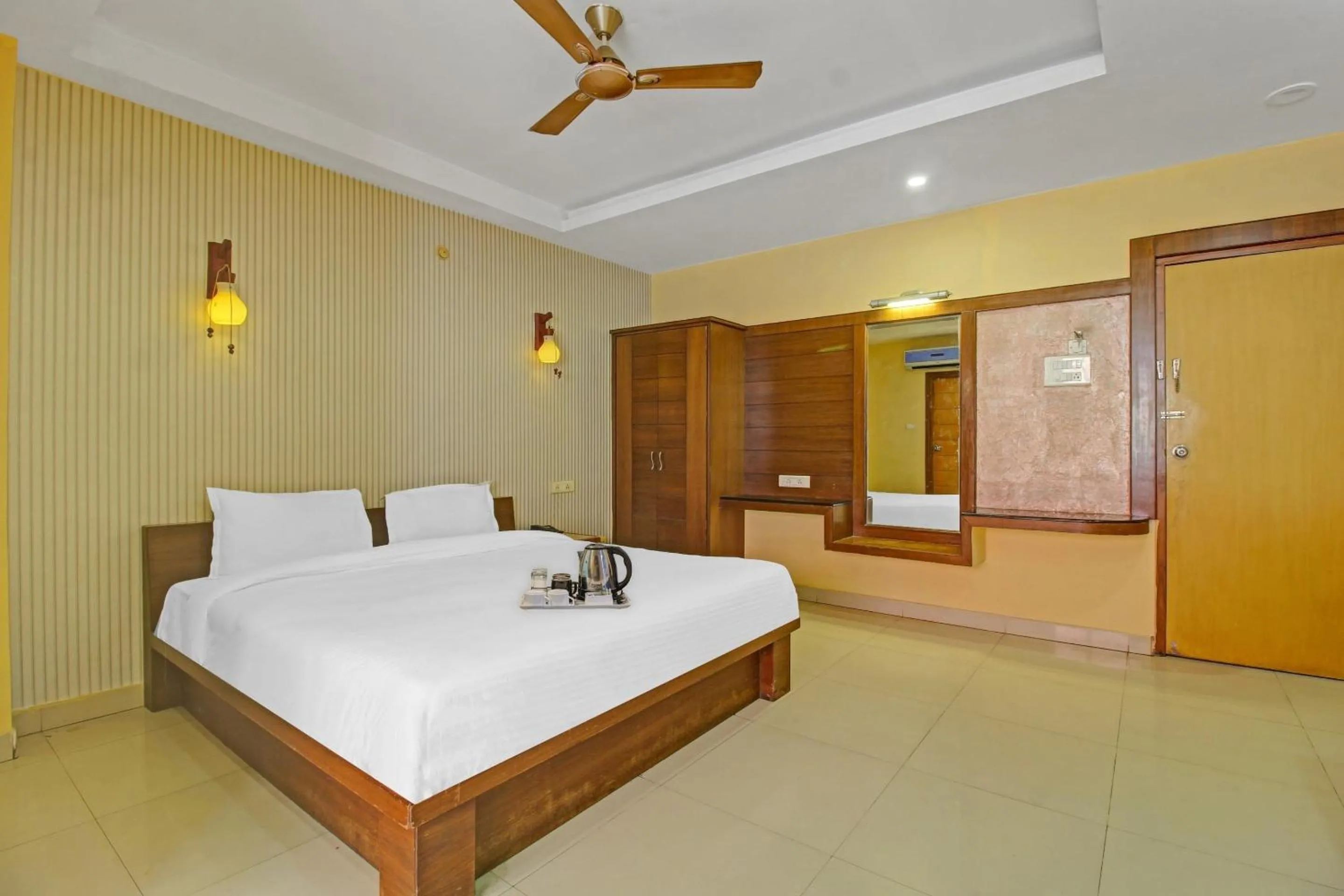 Bedroom in Collection O Regal Near ISKON TEMPLE , ABIDS