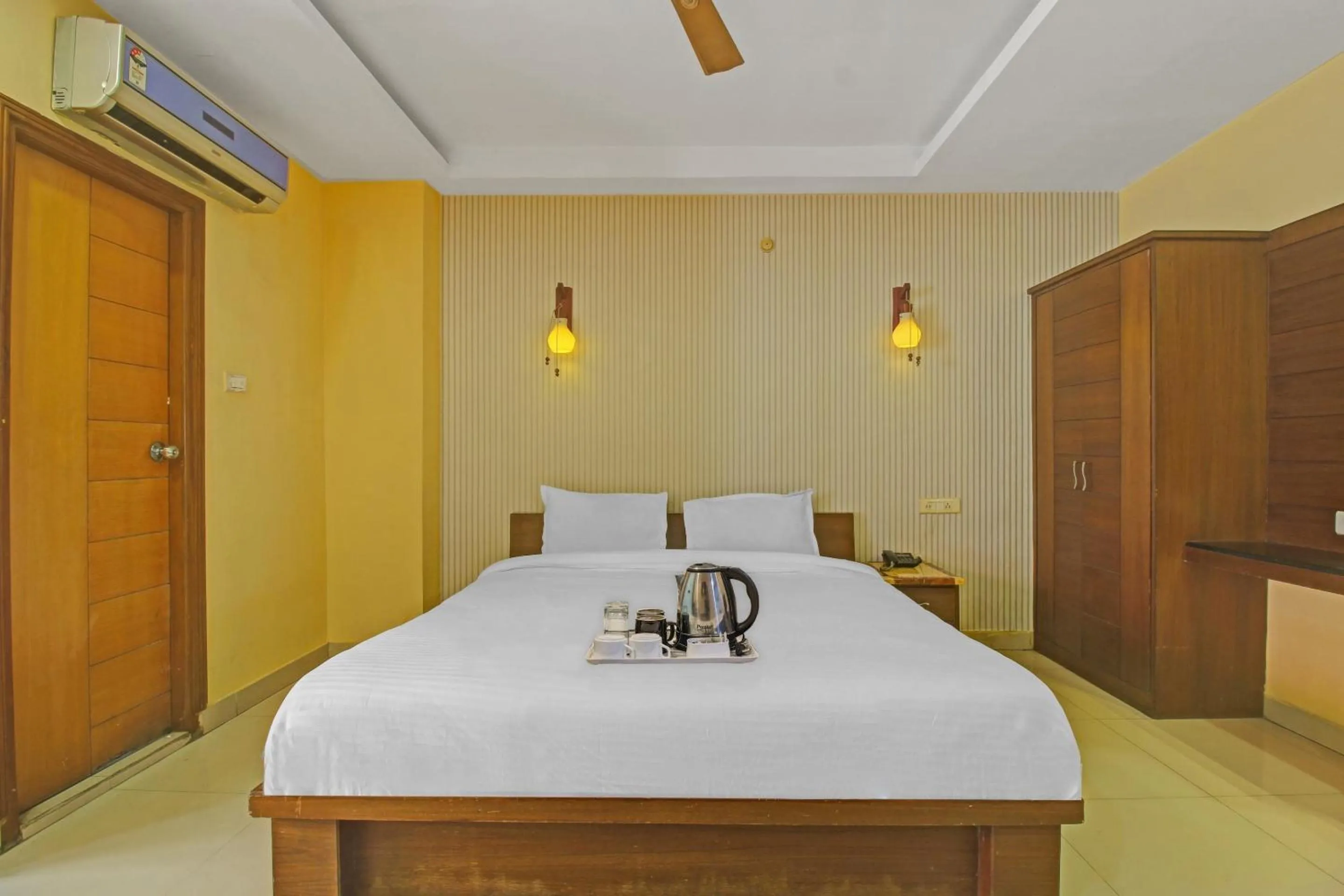 Bedroom in Collection O Regal Near ISKON TEMPLE , ABIDS