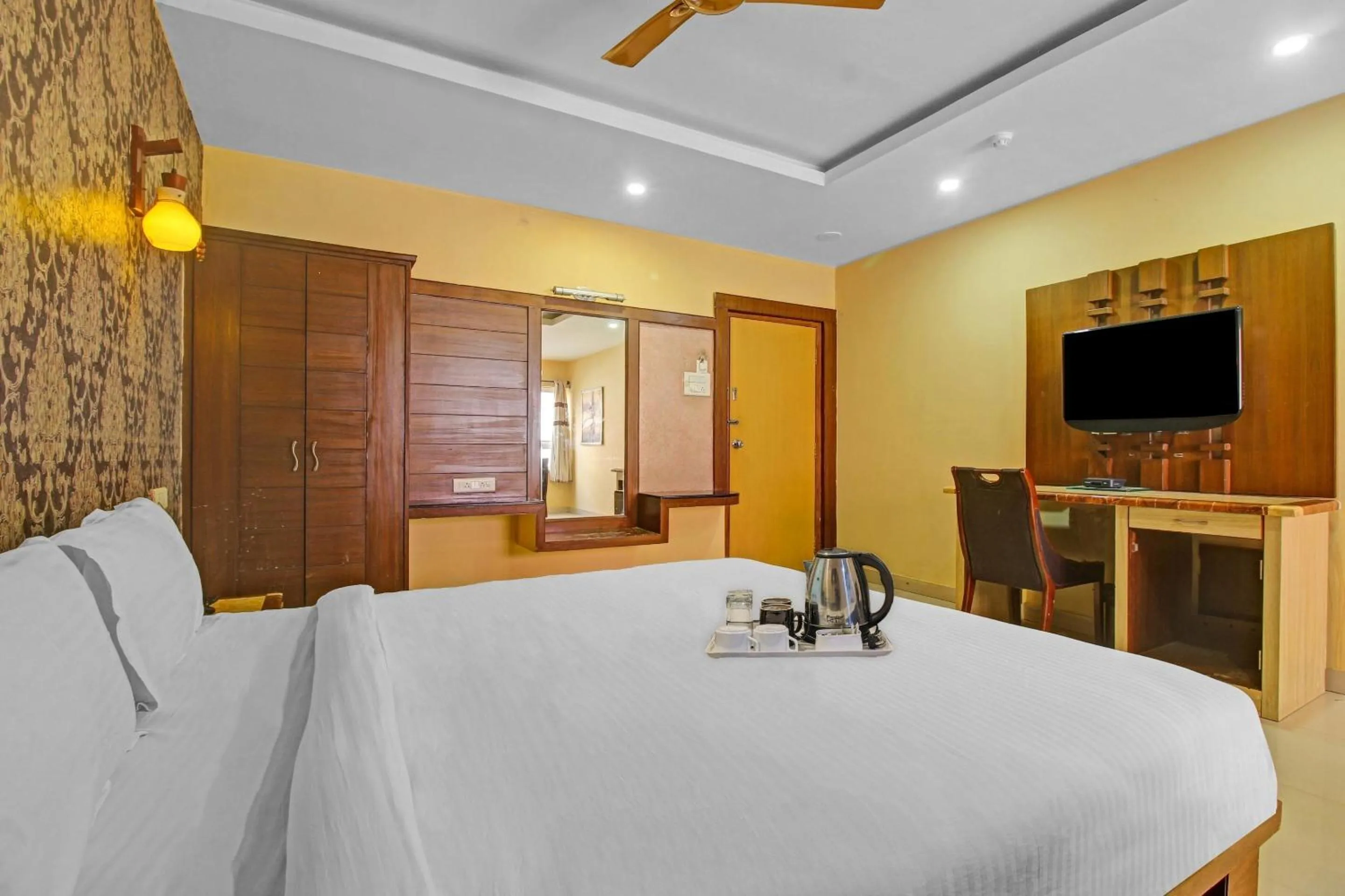 Bedroom in Collection O Regal Near ISKON TEMPLE , ABIDS