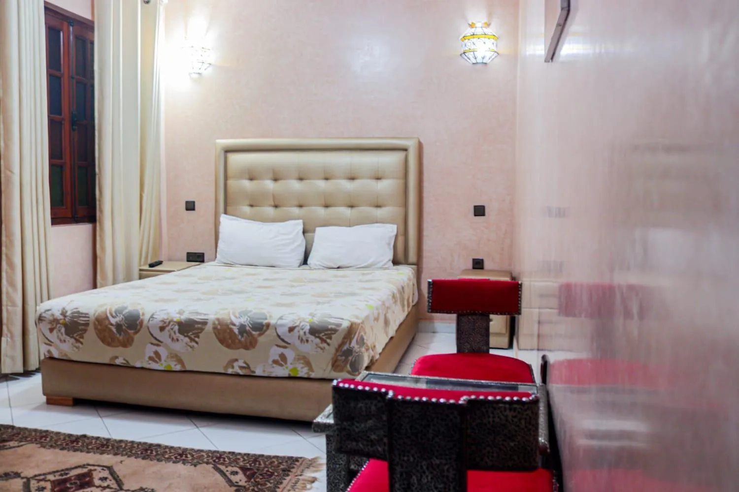 Photo of the whole room, Bed in Riad Aymane