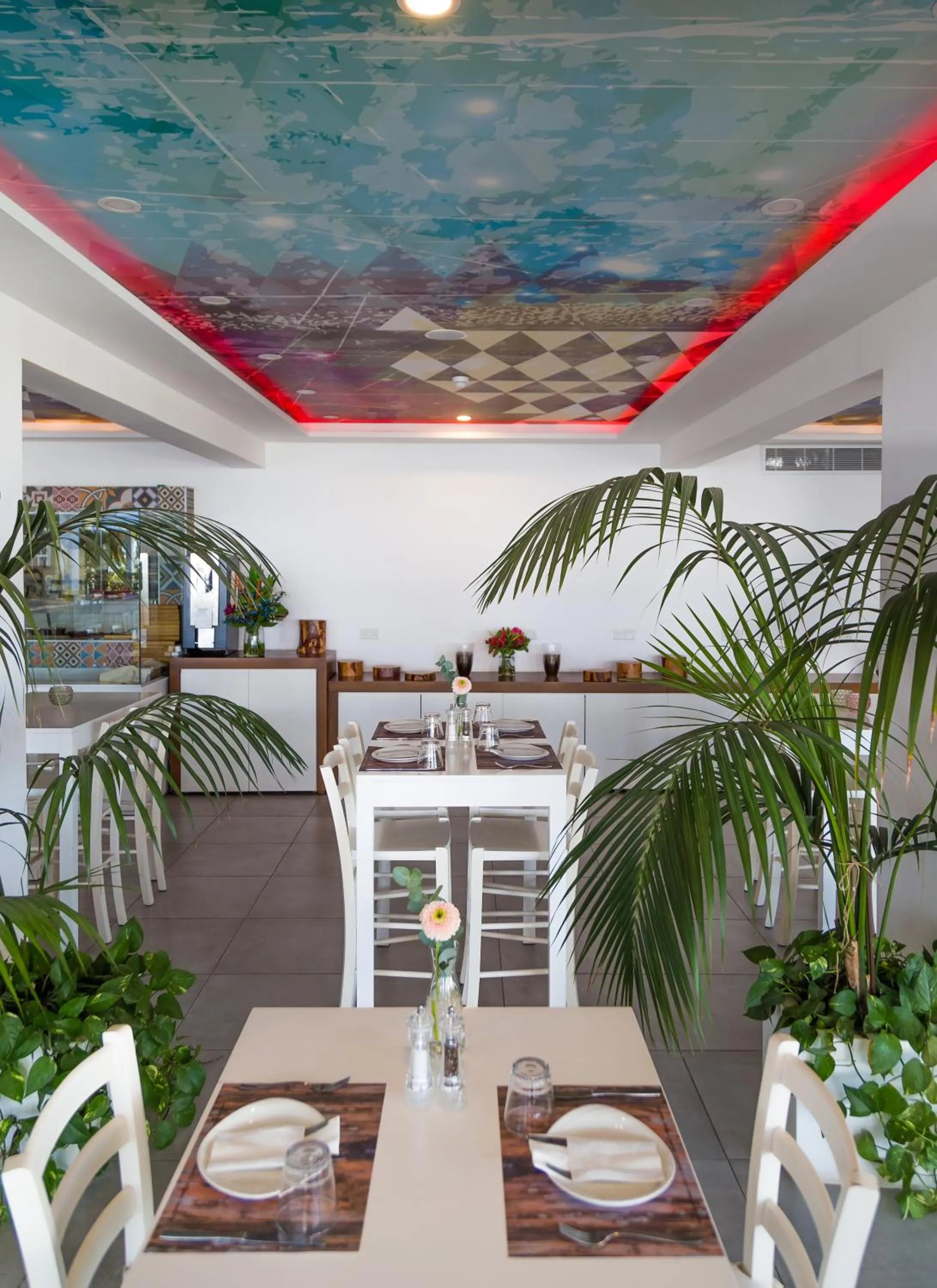 Restaurant/places to eat in Island Boutique Hotel