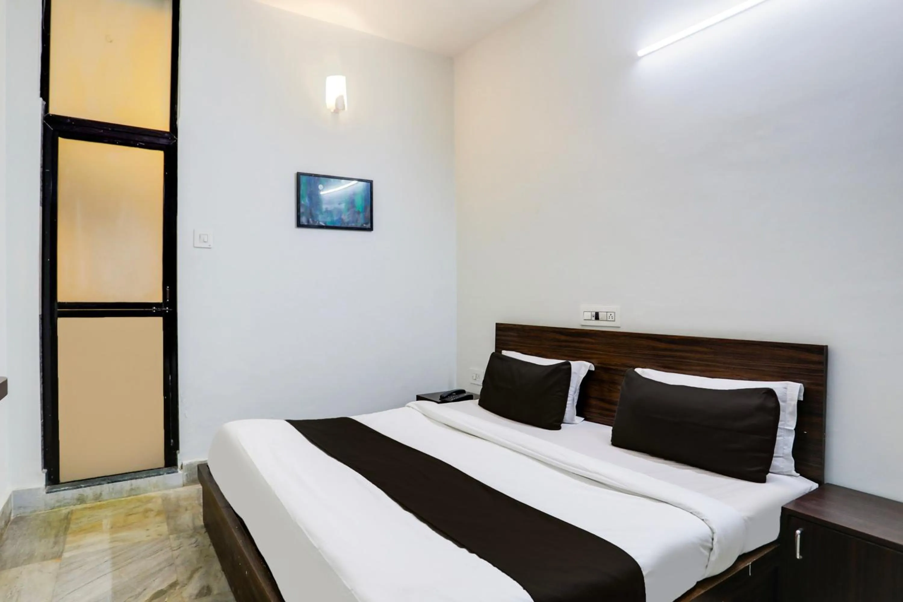 Bedroom, Bed in Hotel O Shree Ram Residency