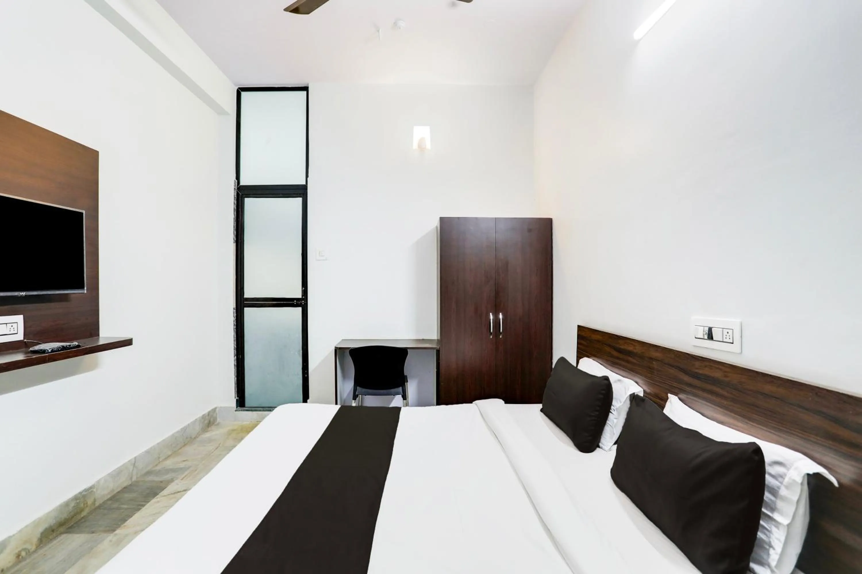 Bedroom, Bed in Hotel O Shree Ram Residency