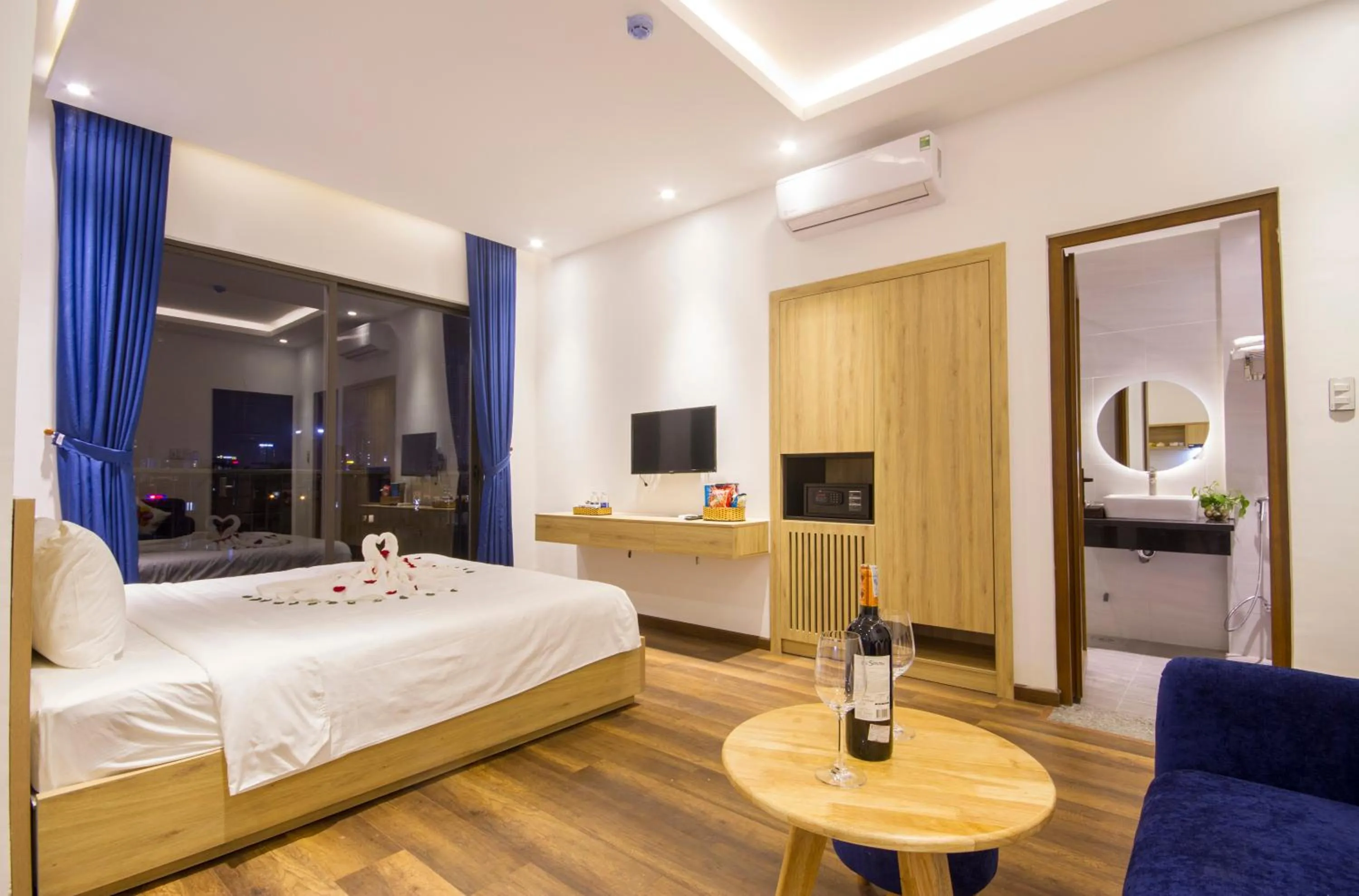 Photo of the whole room, Bed in King House Villa Hotel & Spa