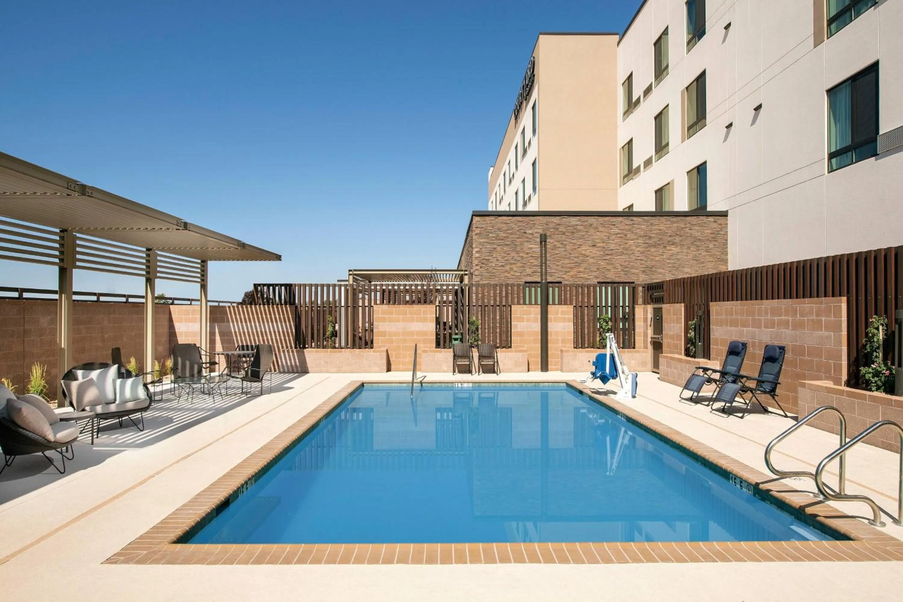Swimming pool in Courtyard by Marriott Las Cruces at NMSU