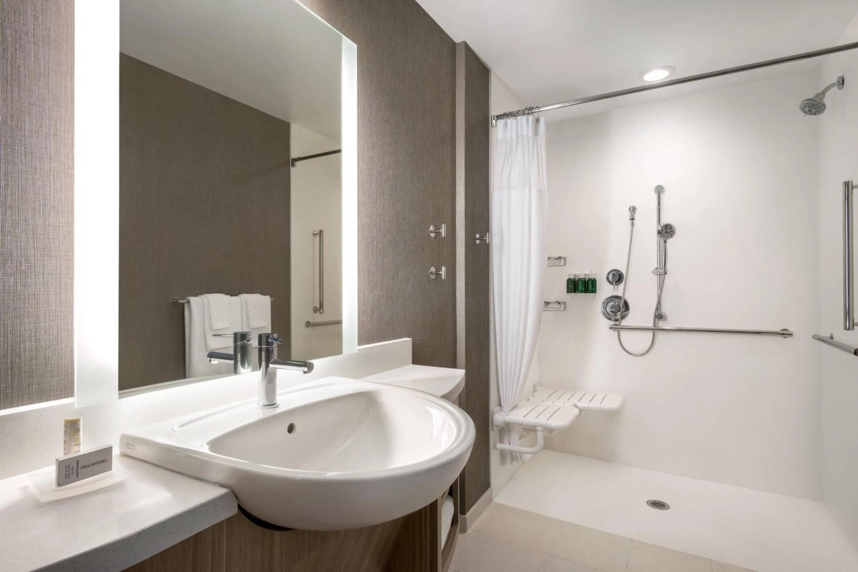 Bathroom in SpringHill Suites by Marriott Milwaukee West/Wauwatosa