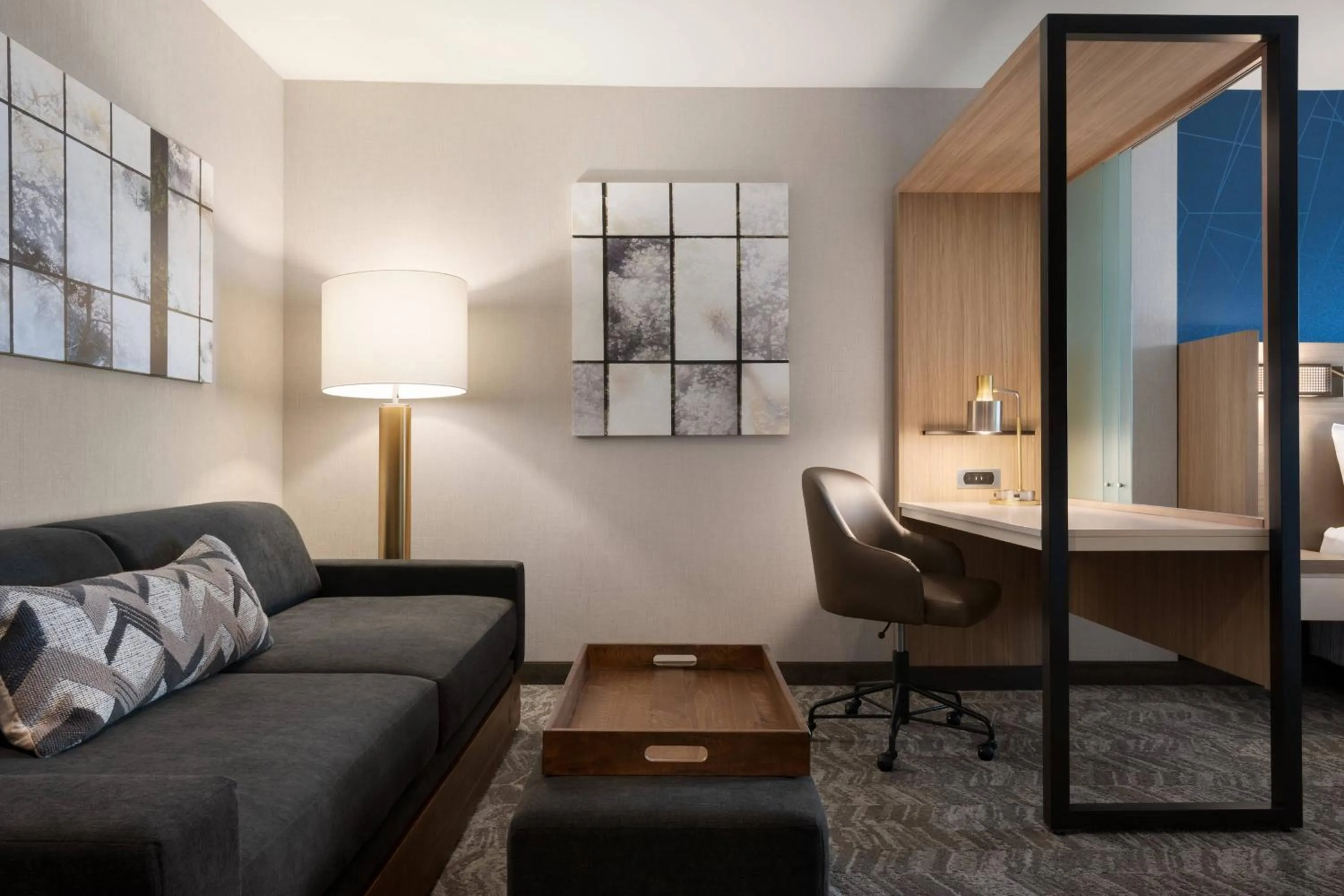 Living room in SpringHill Suites by Marriott Milwaukee West/Wauwatosa