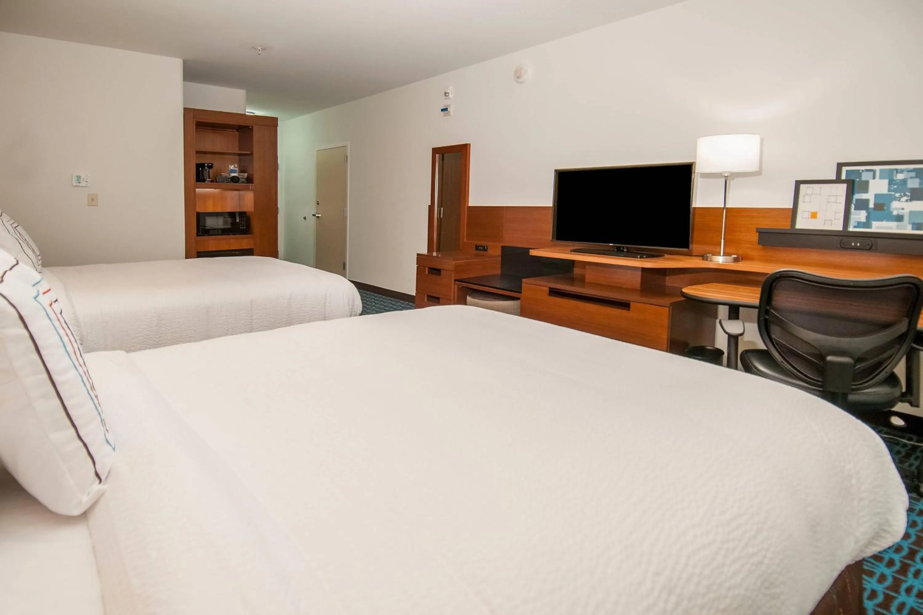 Photo of the whole room, Bed in Fairfield Inn & Suites by Marriott LaPlace
