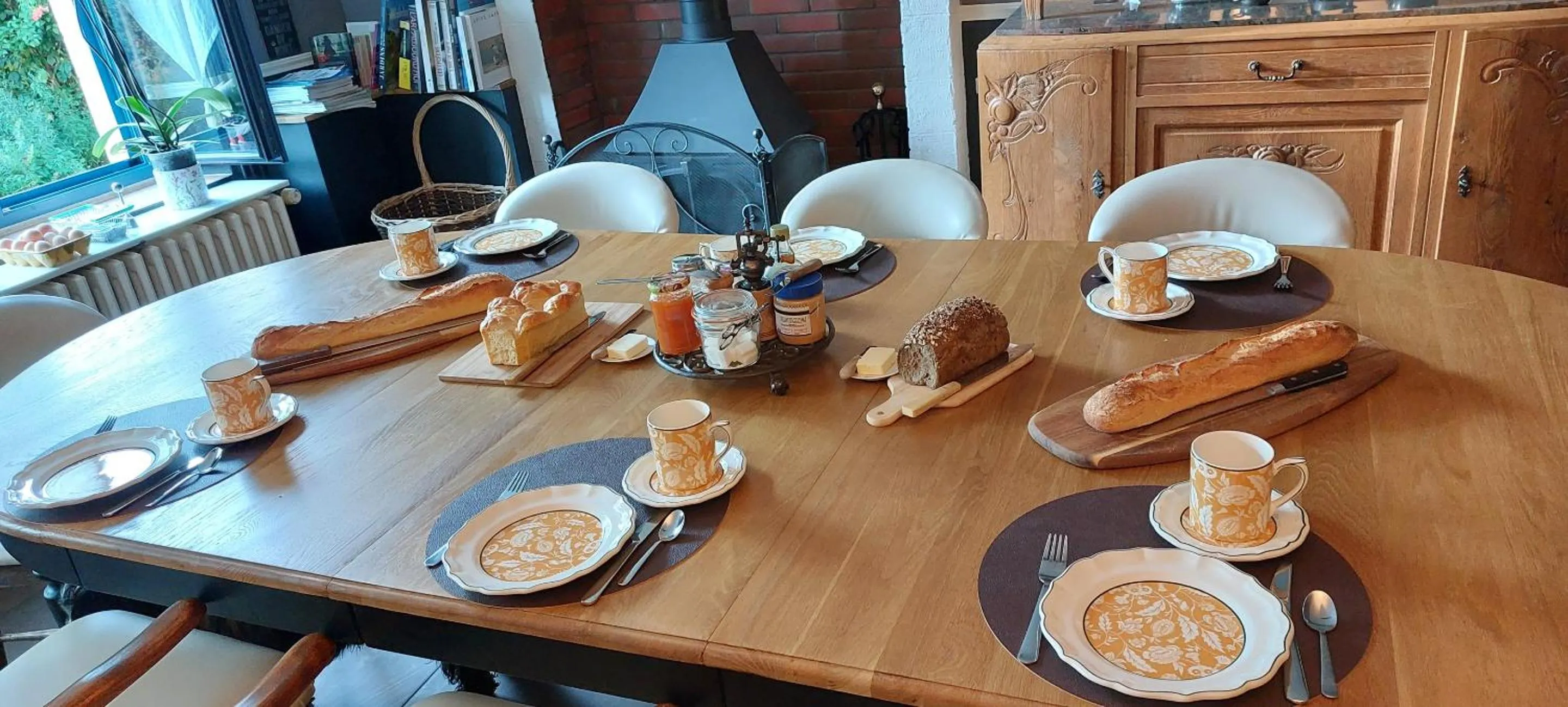 Breakfast in La Source de Bury