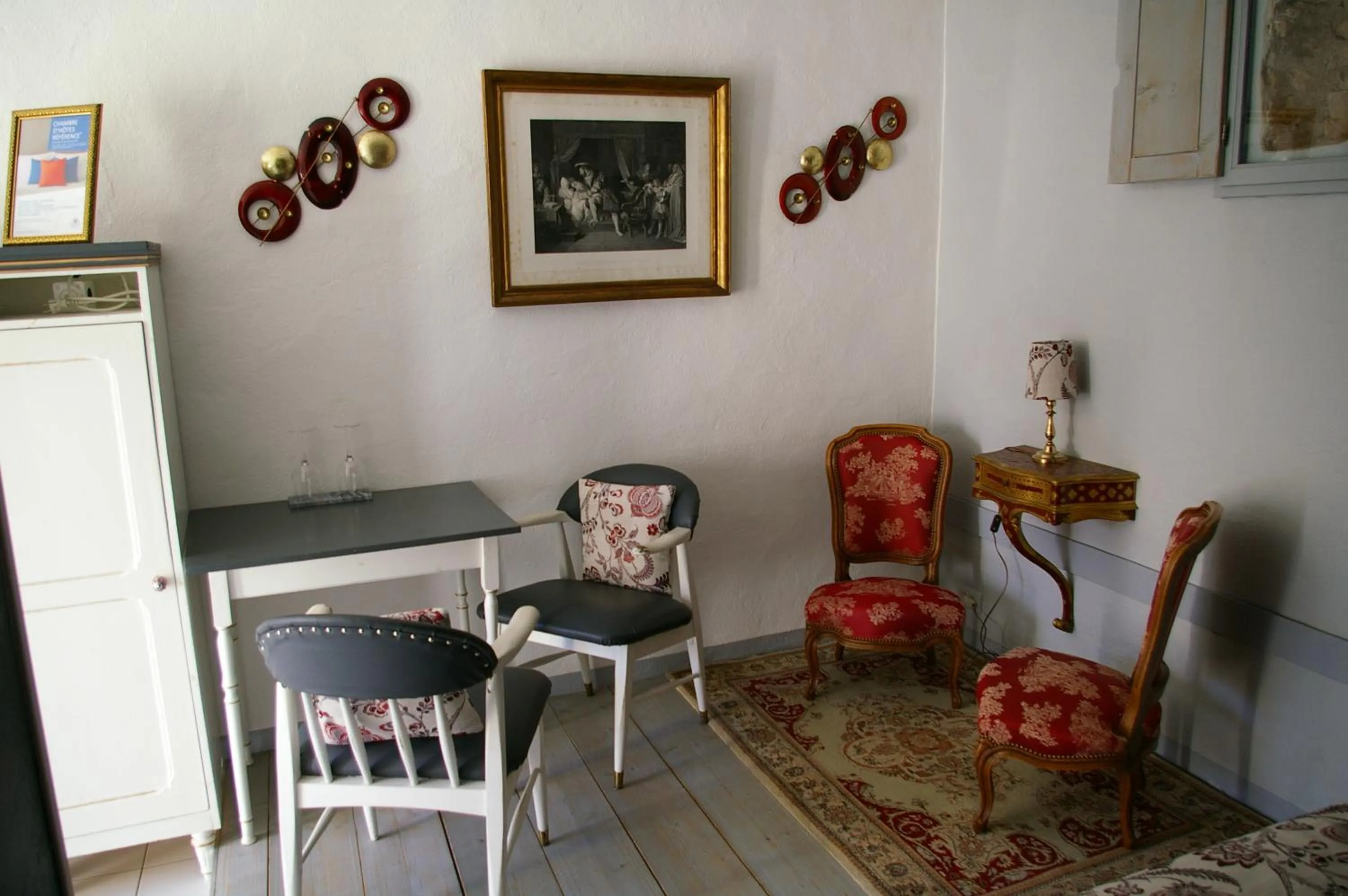 Seating area in La Source de Bury