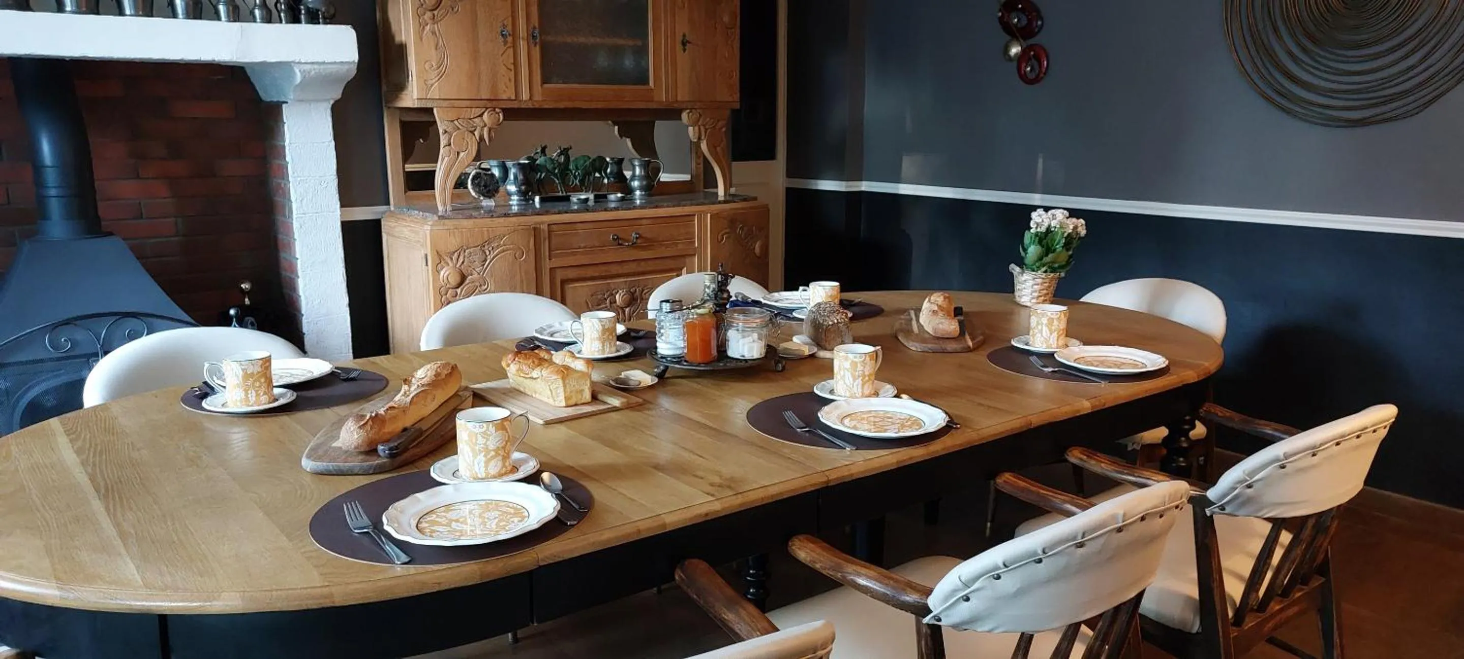 Breakfast in La Source de Bury