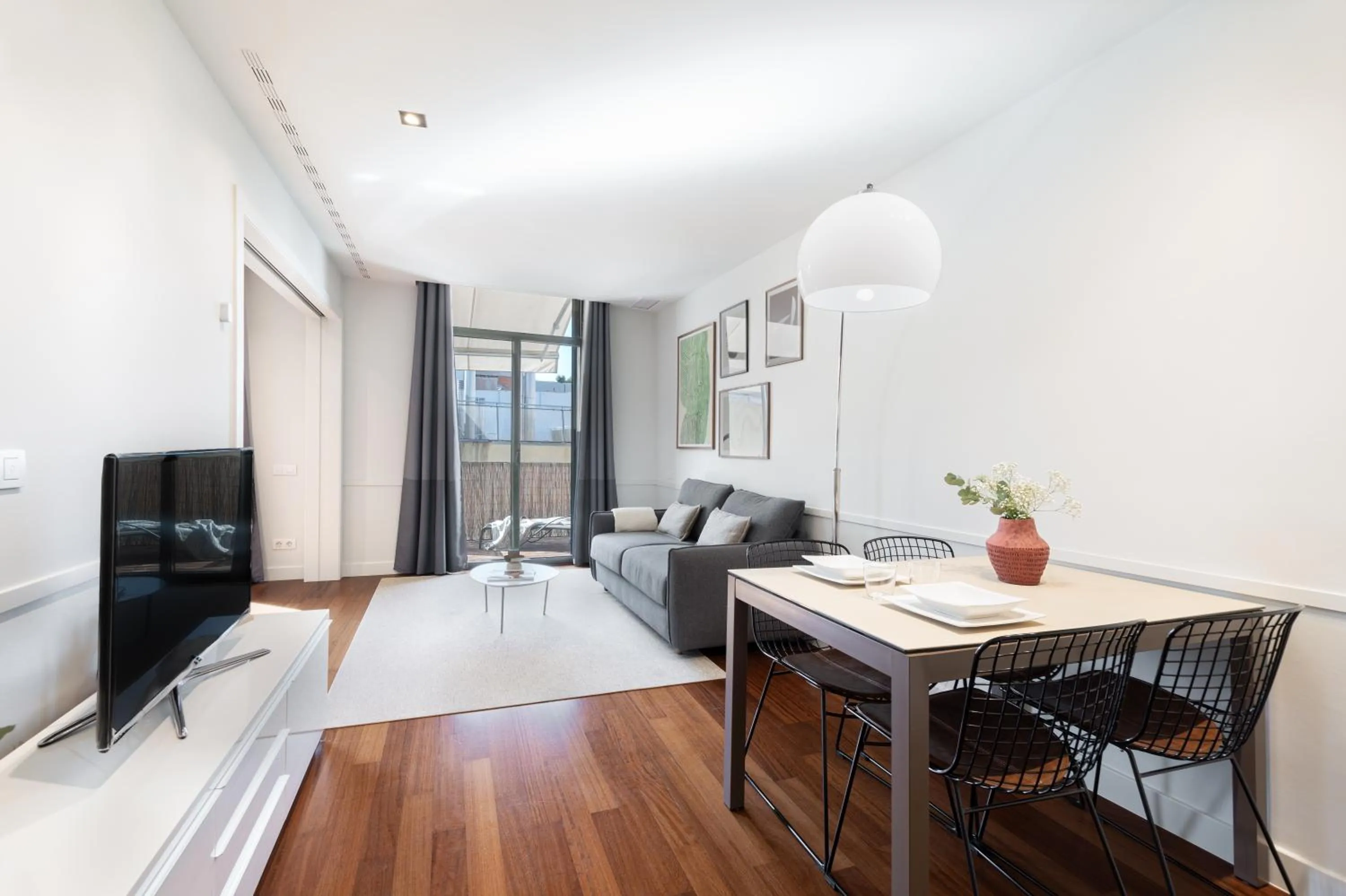 TV and multimedia in Aspasios Paseo de Gracia Apartments