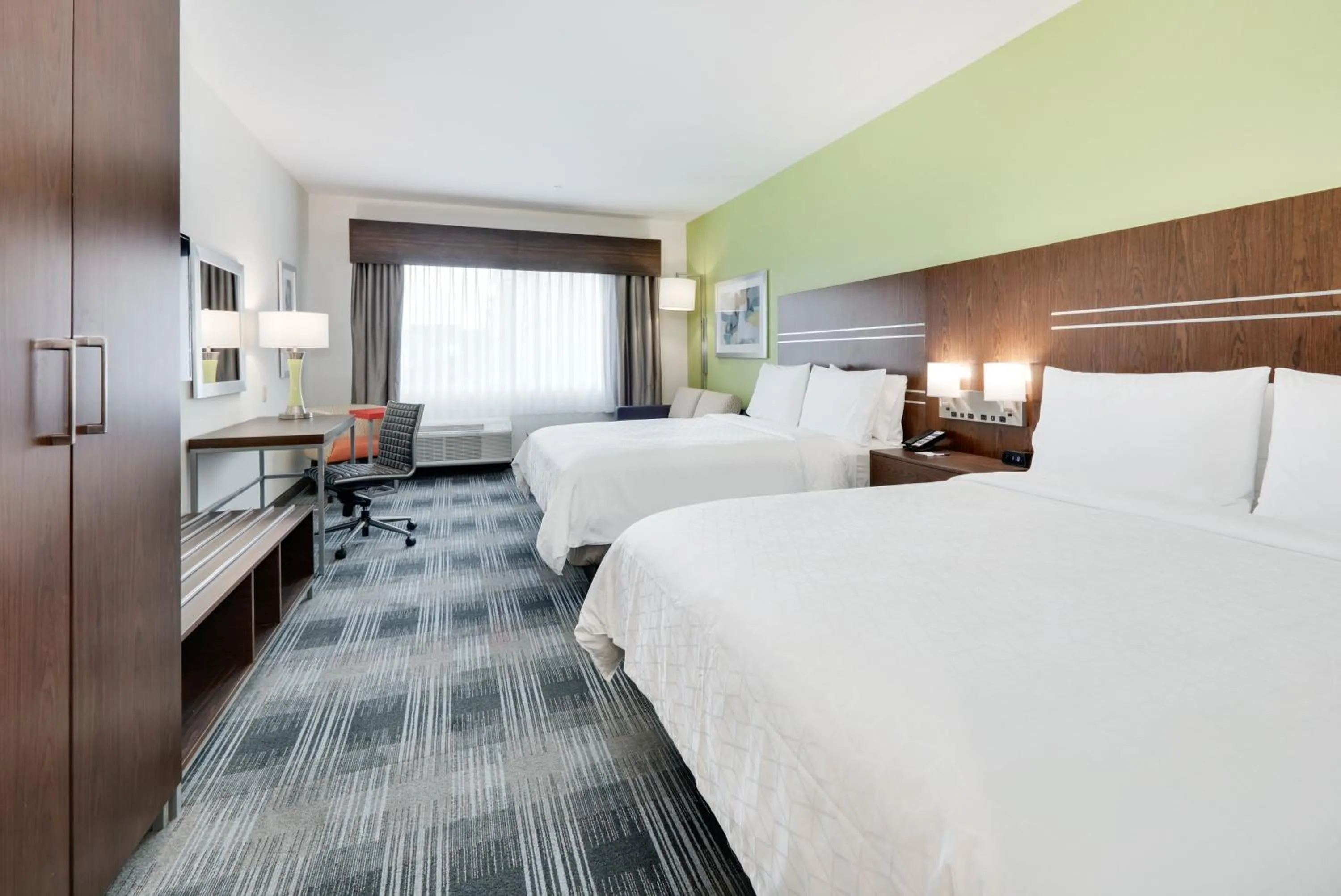 Photo of the whole room, Bed in Holiday Inn Express & Suites Dallas NW - Farmers Branch by IHG