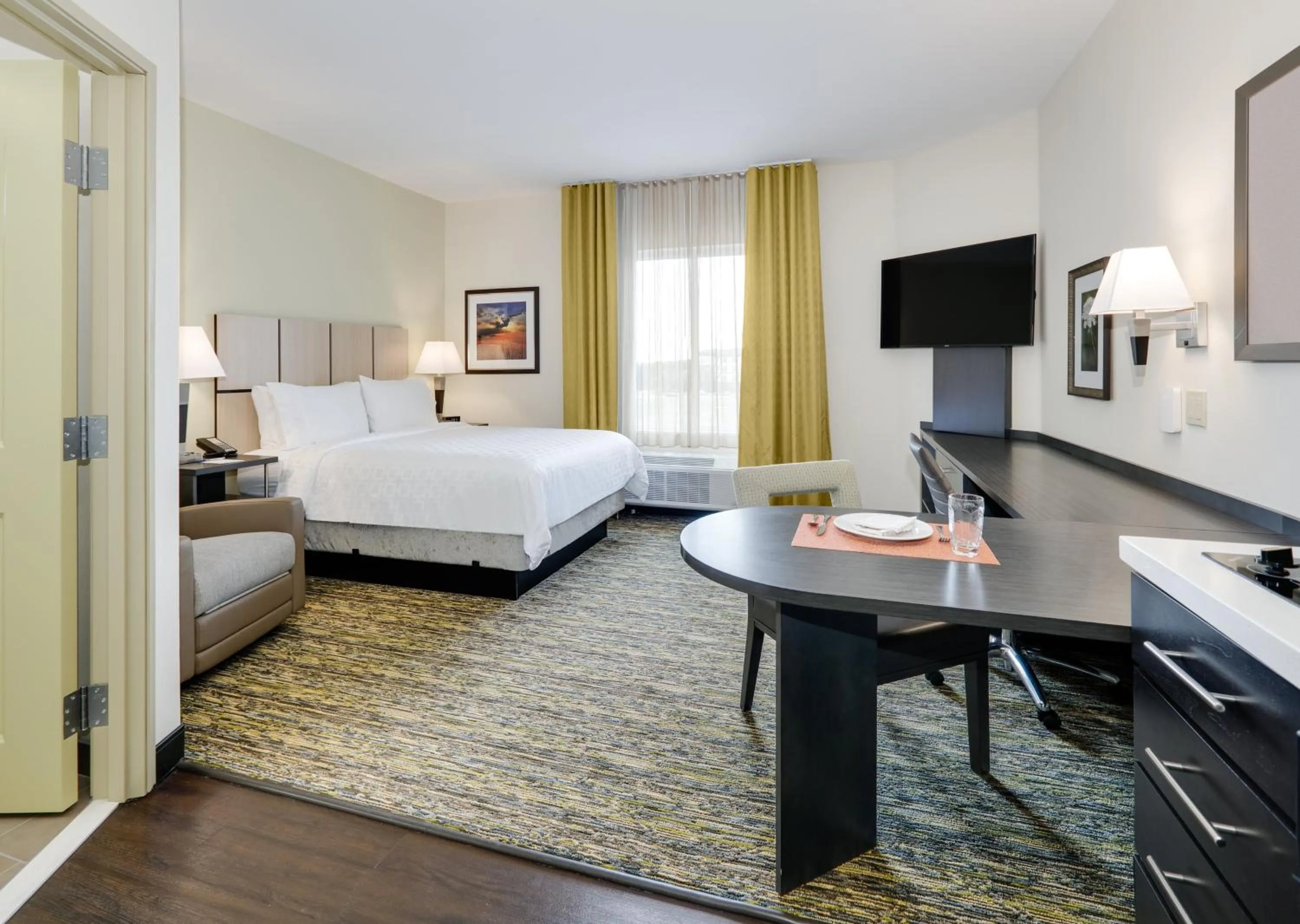 Photo of the whole room, Bed in Candlewood Suites Dallas NW - Farmers Branch by IHG