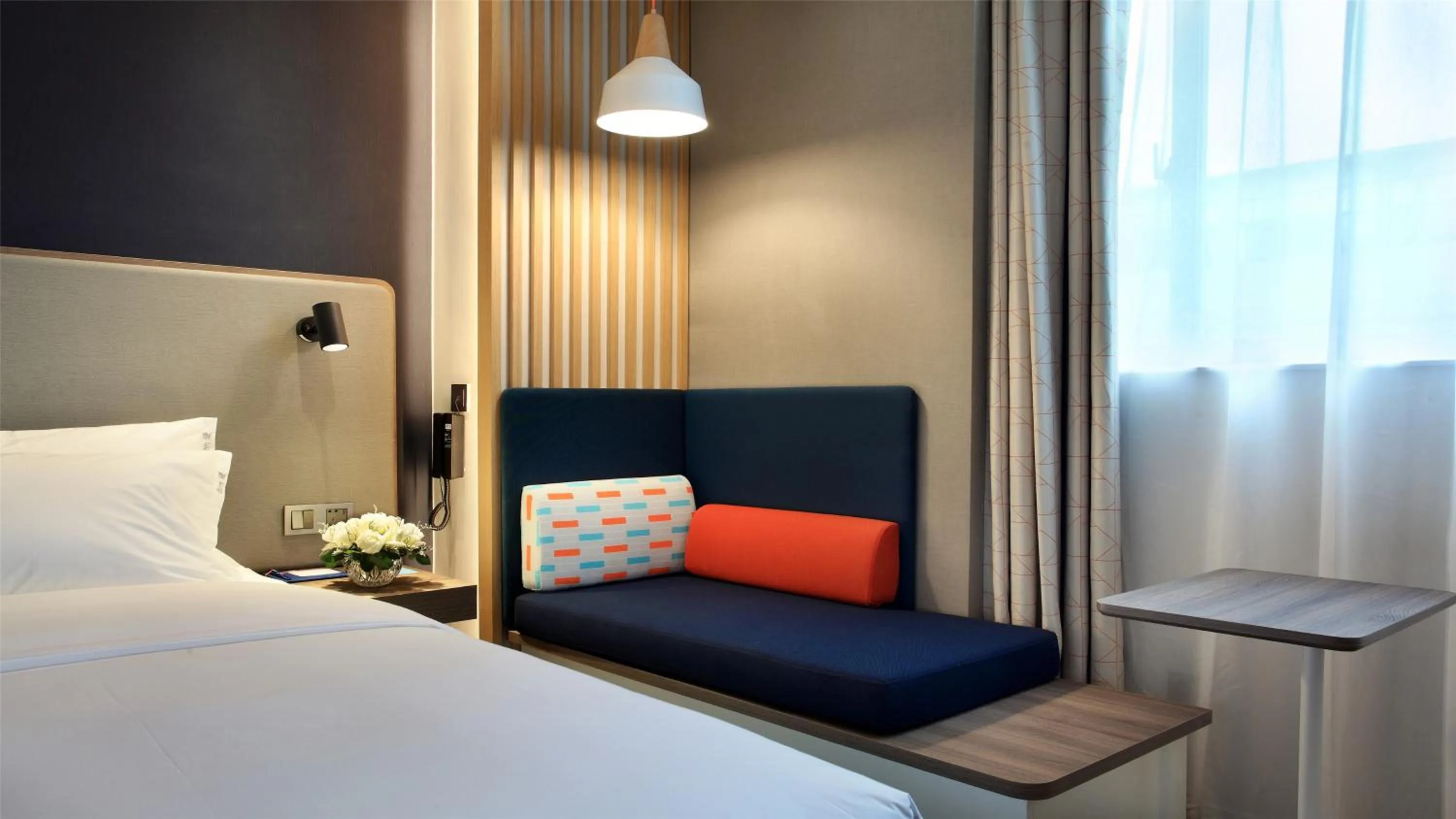 Bed in Holiday Inn Express Guilin City Center by IHG