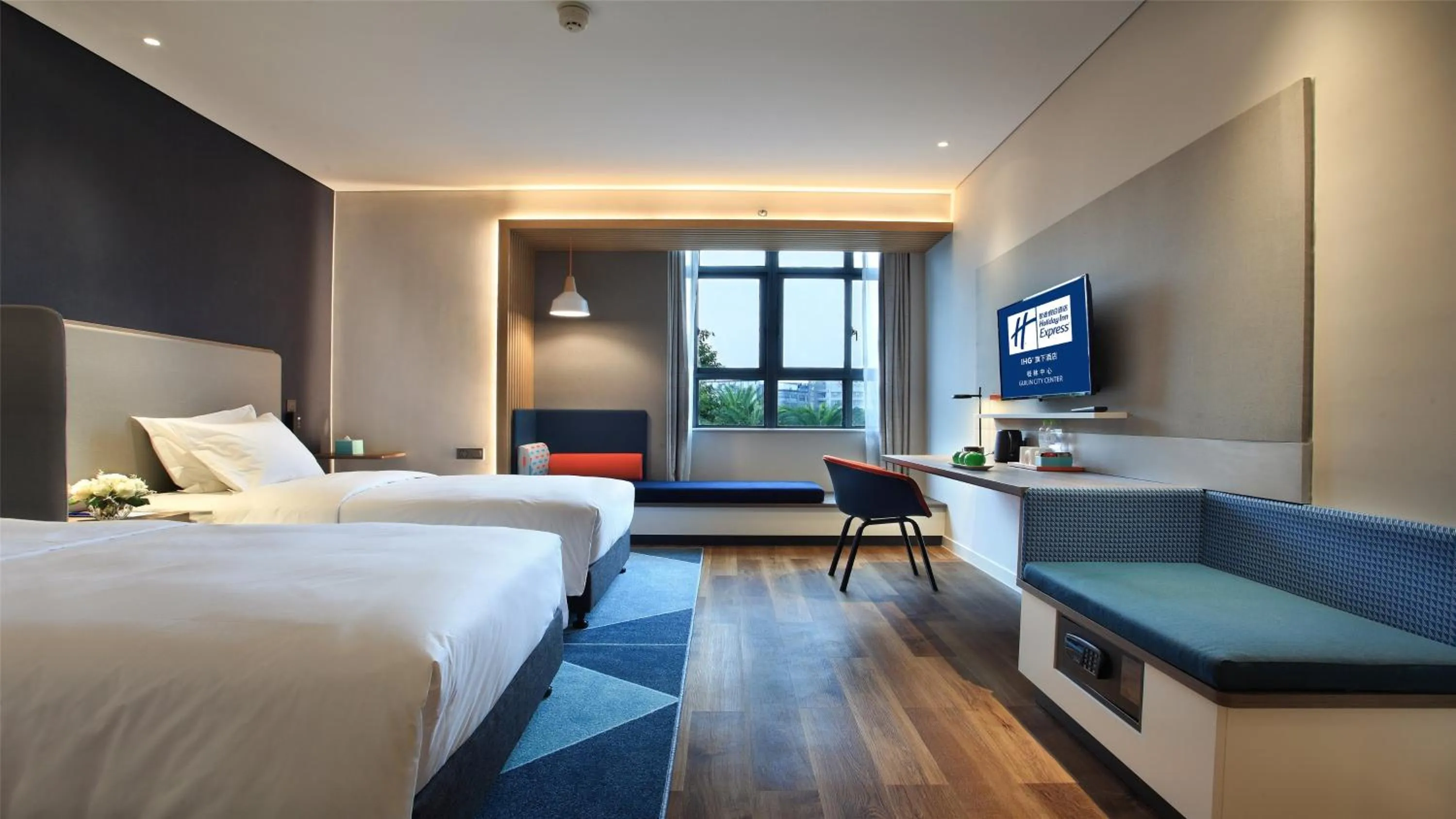 Photo of the whole room, Bed in Holiday Inn Express Guilin City Center by IHG