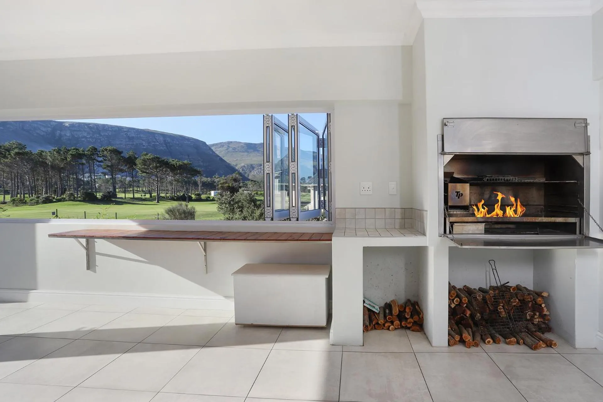 BBQ facilities in 269 on Main Holiday Home