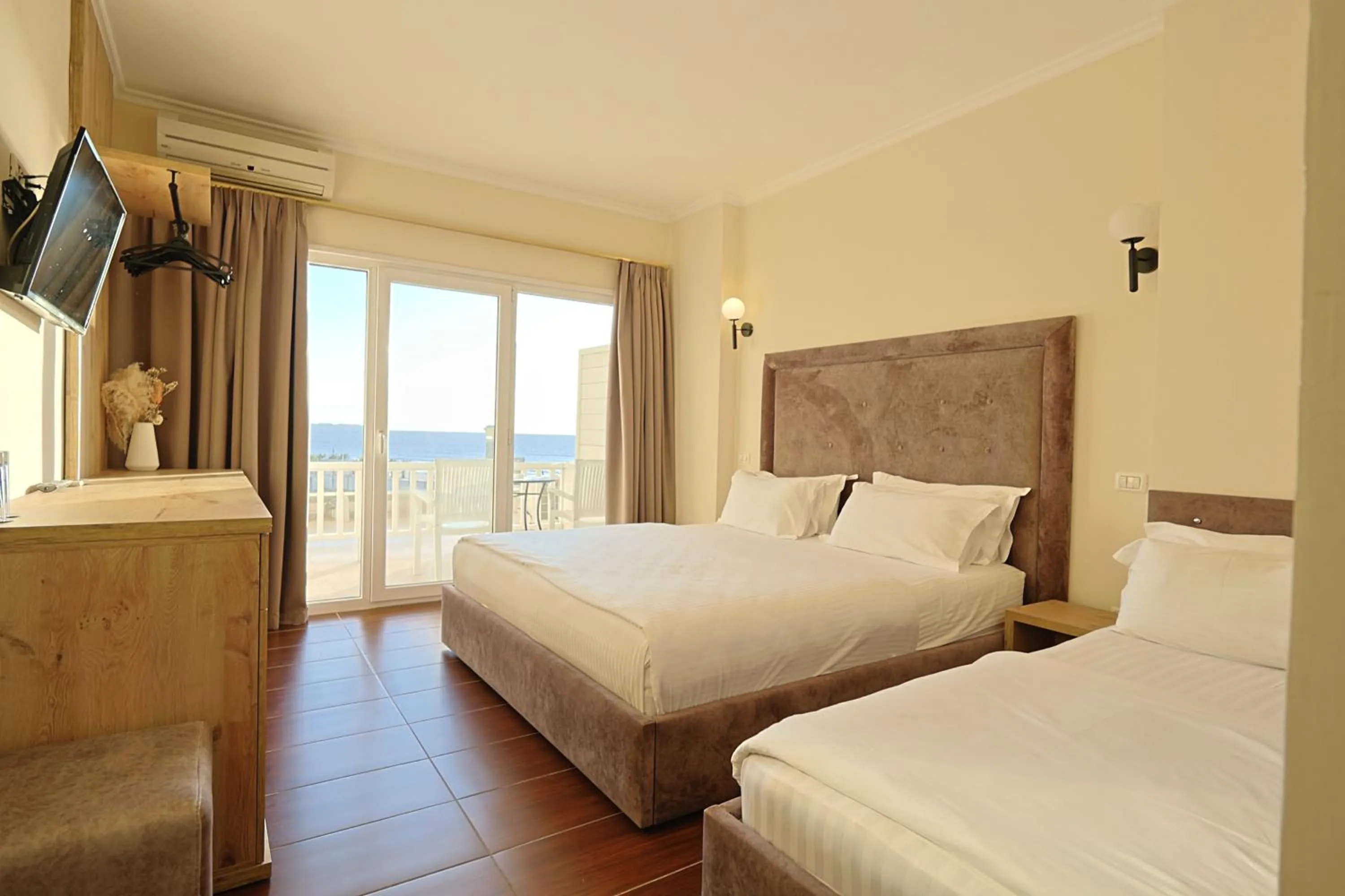 Photo of the whole room, Bed in Hotel Bleart