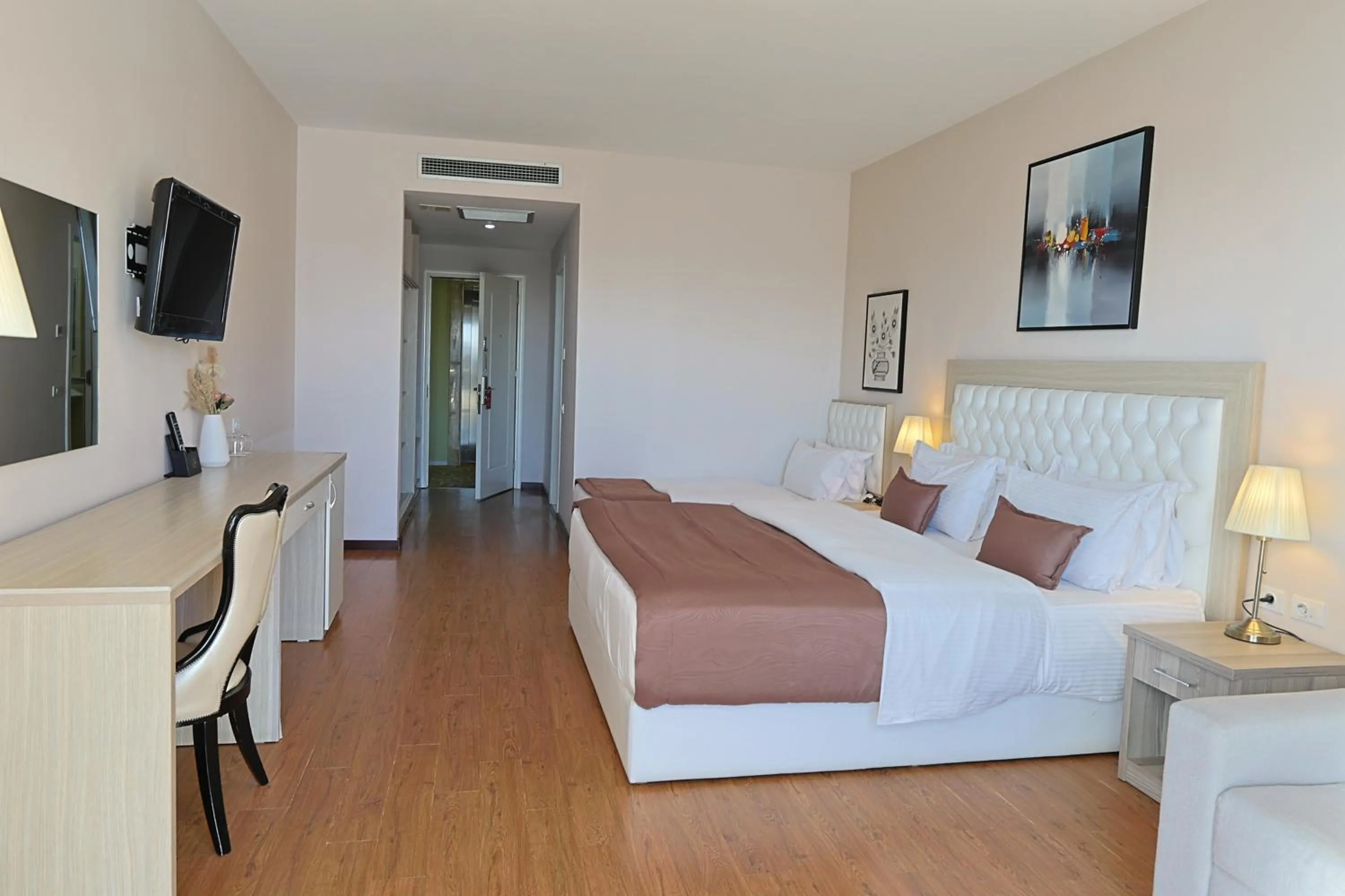 Photo of the whole room, Bed in Hotel Bleart