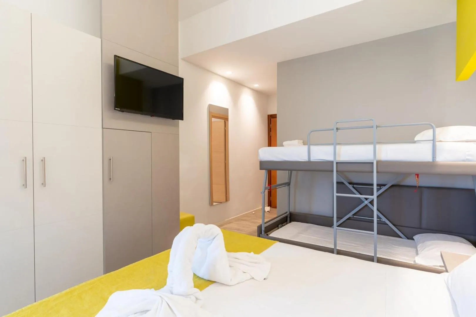 Bed in Hotel Montmartre