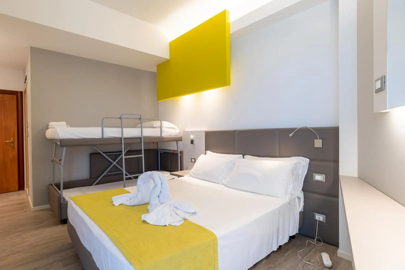 Bed in Hotel Montmartre