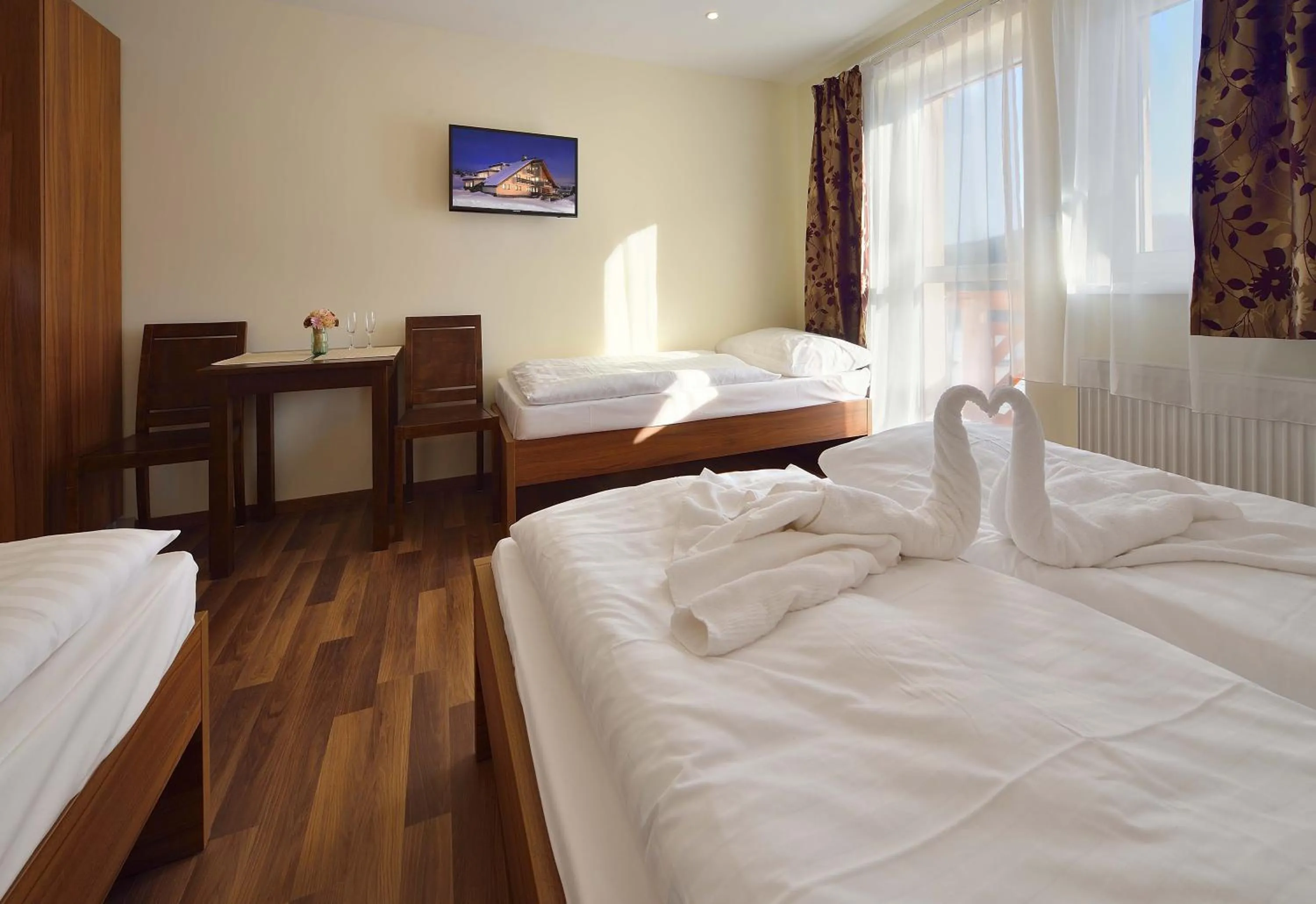 Bed in Villa Gloria Rooms & Apartments