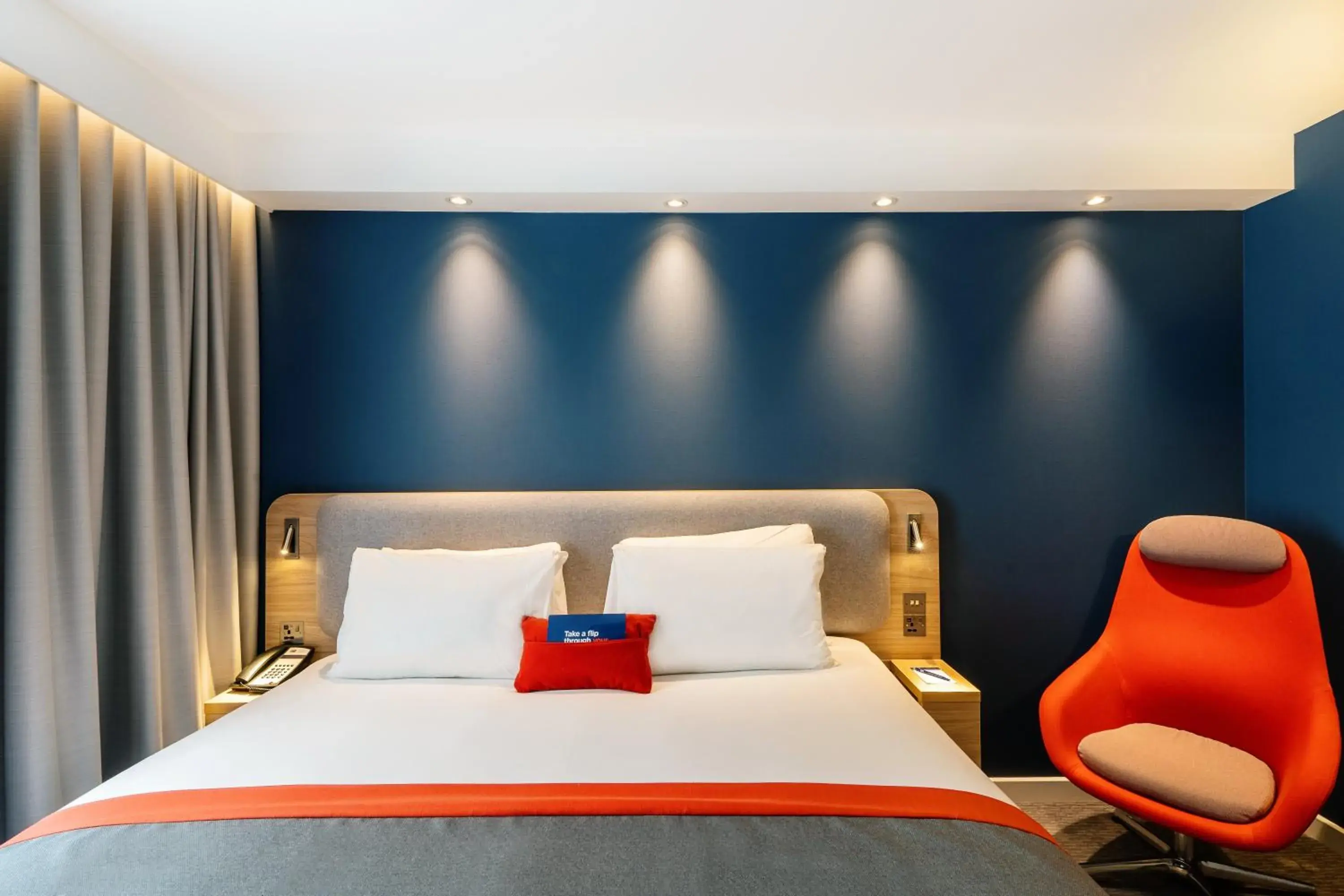 Standard King Room with Free Hot Breakfast in Holiday Inn Express - Derry - Londonderry by IHG Standard King Room with Free Hot Breakfast in Holiday Inn Express - Derry - Londonderry by IHG