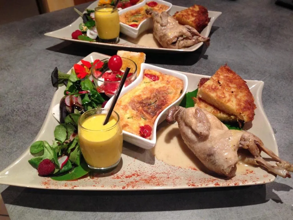 Dining area in Chambre et Table d'hôtes Magaadjukalo