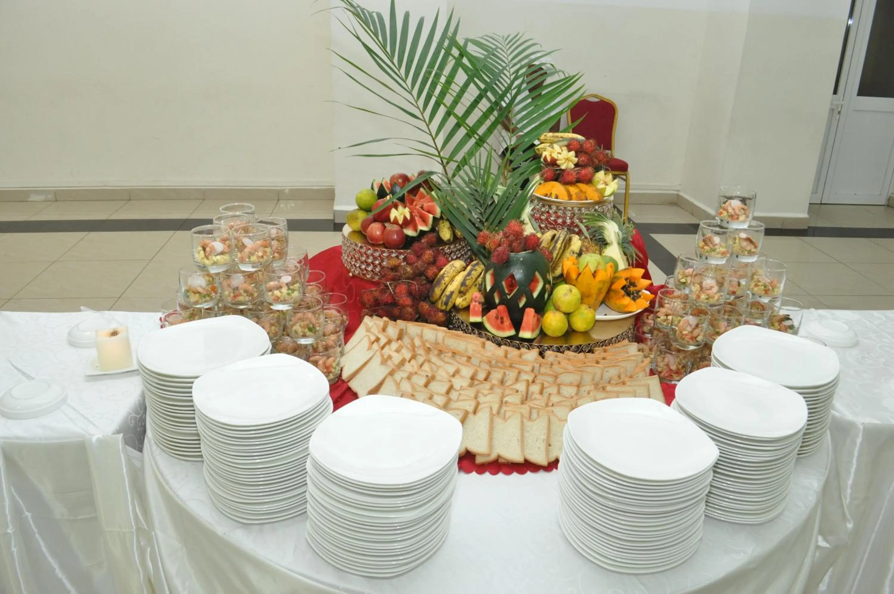 Restaurant/places to eat in Hôtel Sky blue Mada