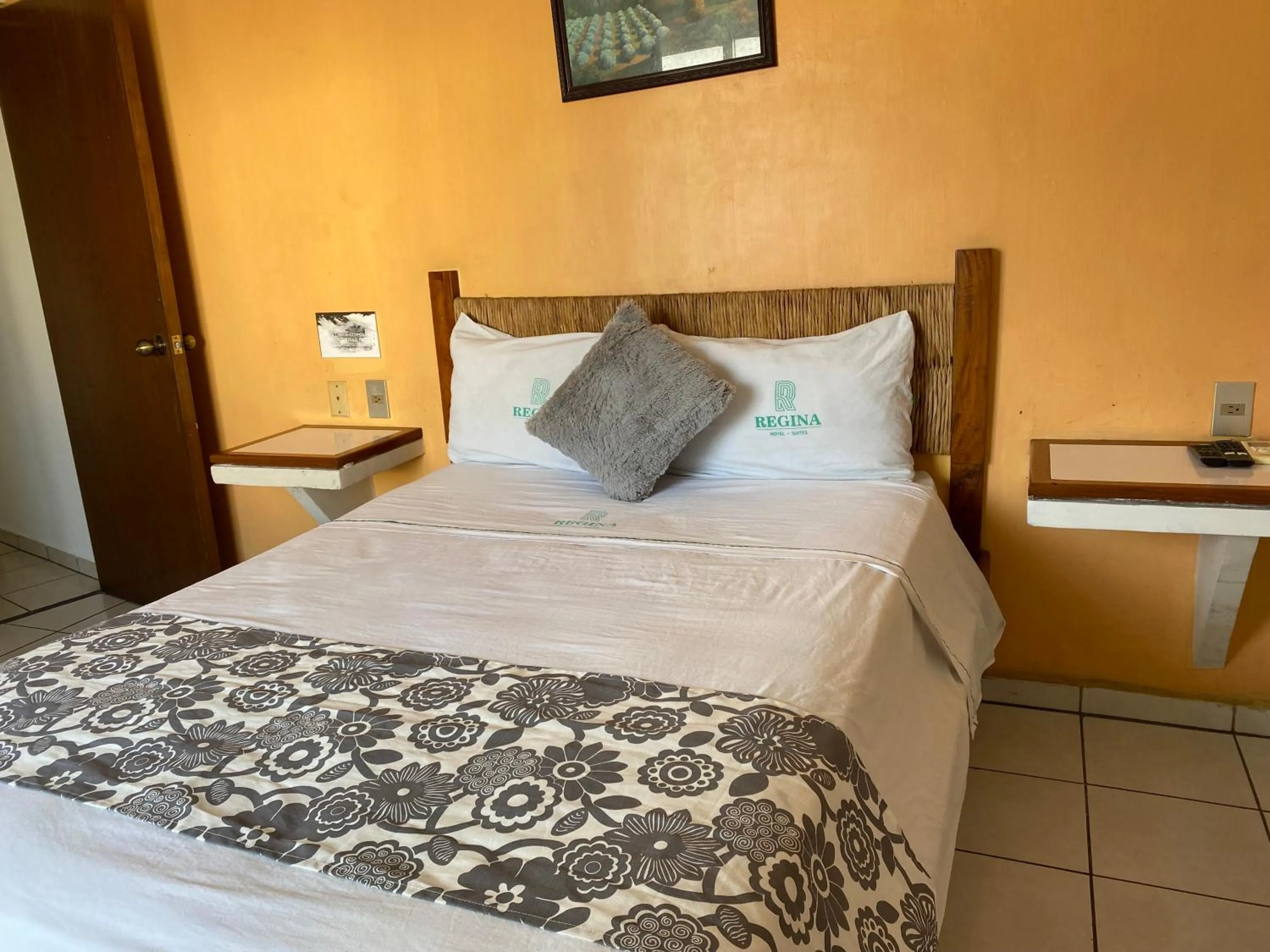 Bed in Hotel Suites Regina