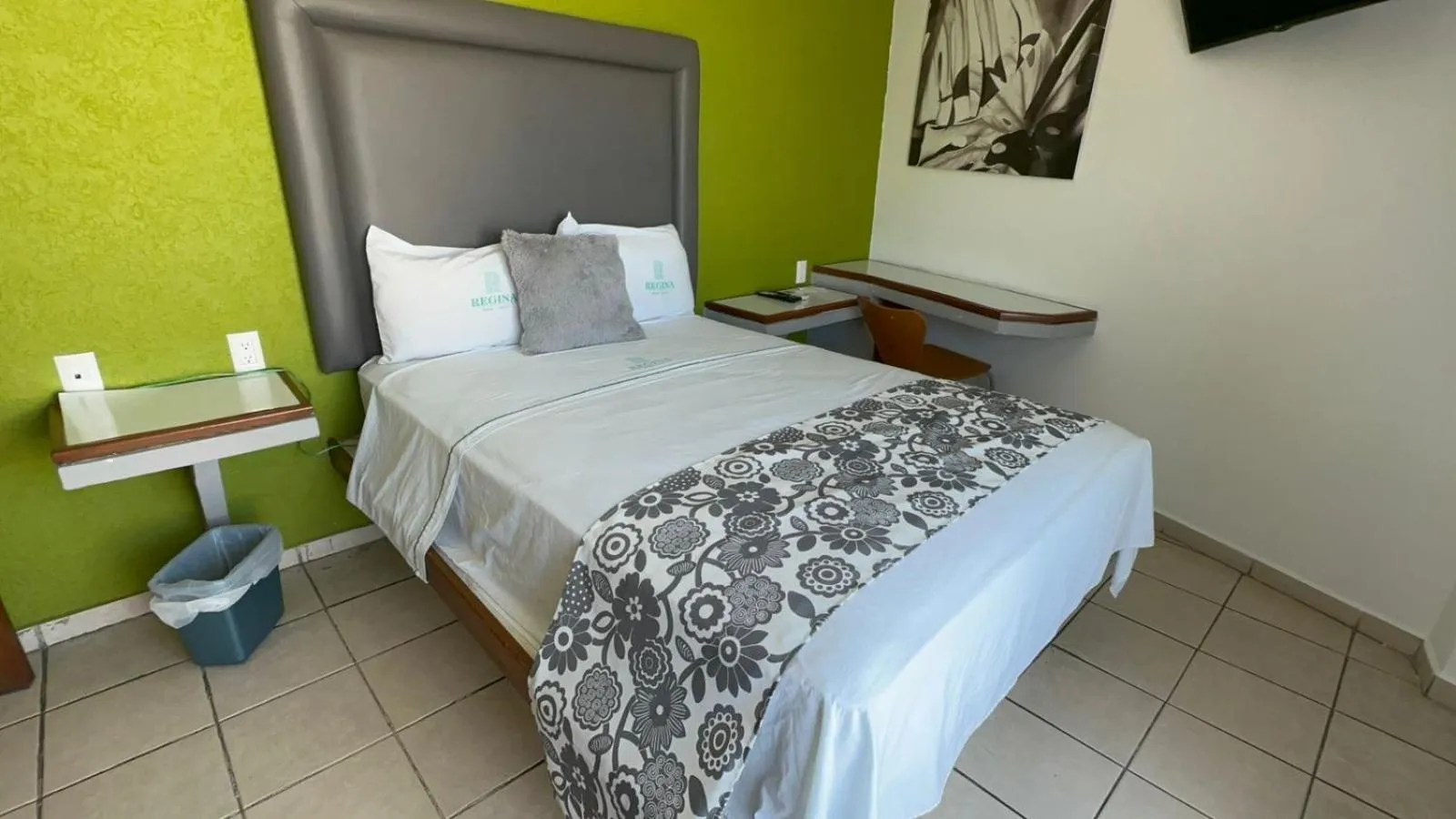 Bed in Hotel Suites Regina