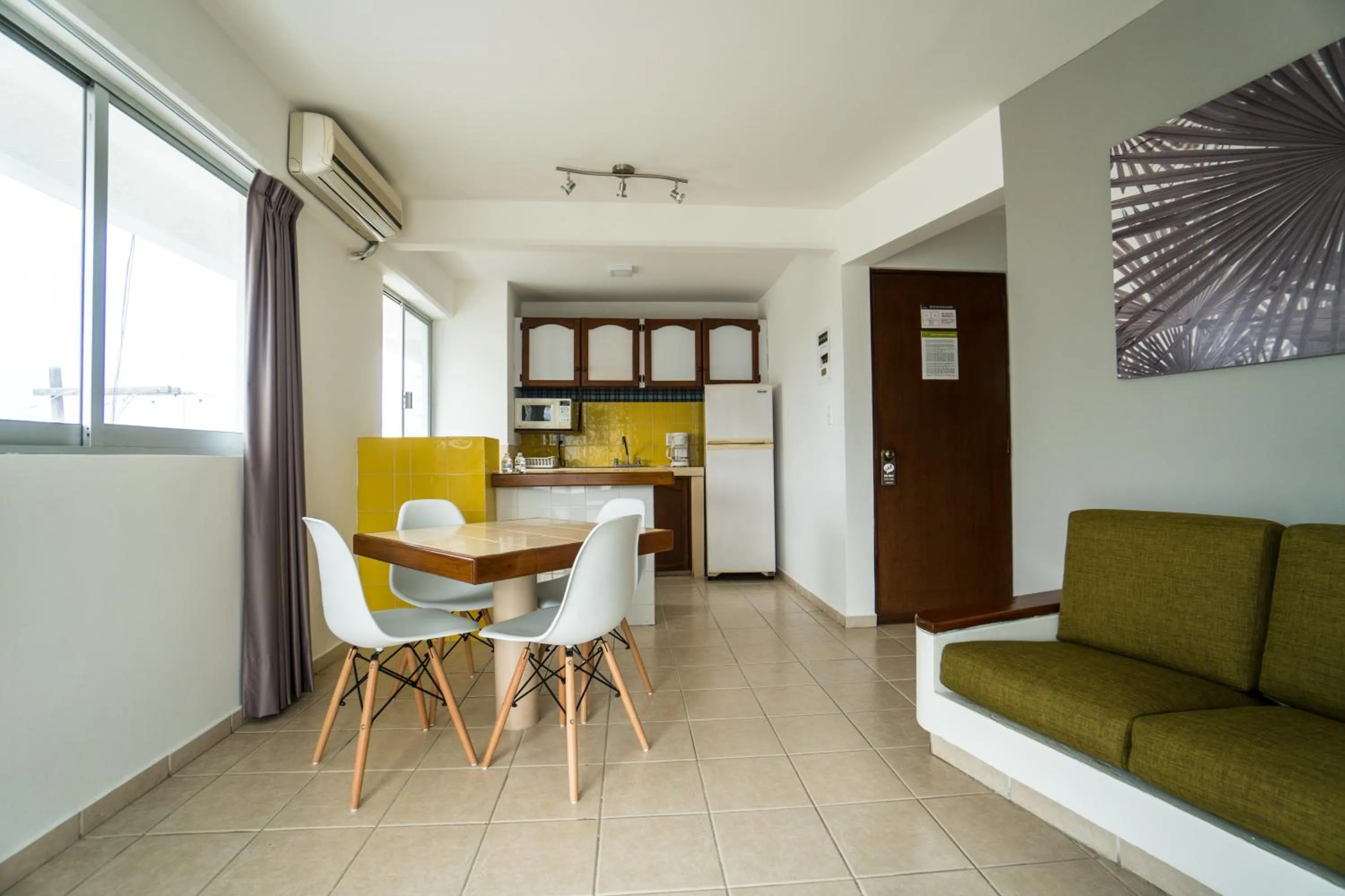 Kitchen or kitchenette in Hotel Suites Regina