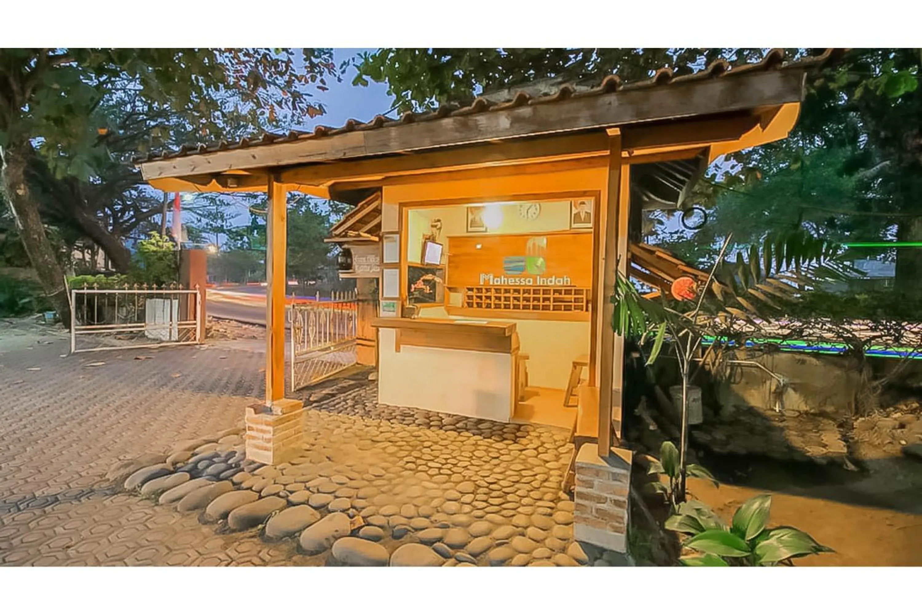 Facade/entrance in RedDoorz @ Pantai Pelabuhan Ratu 2