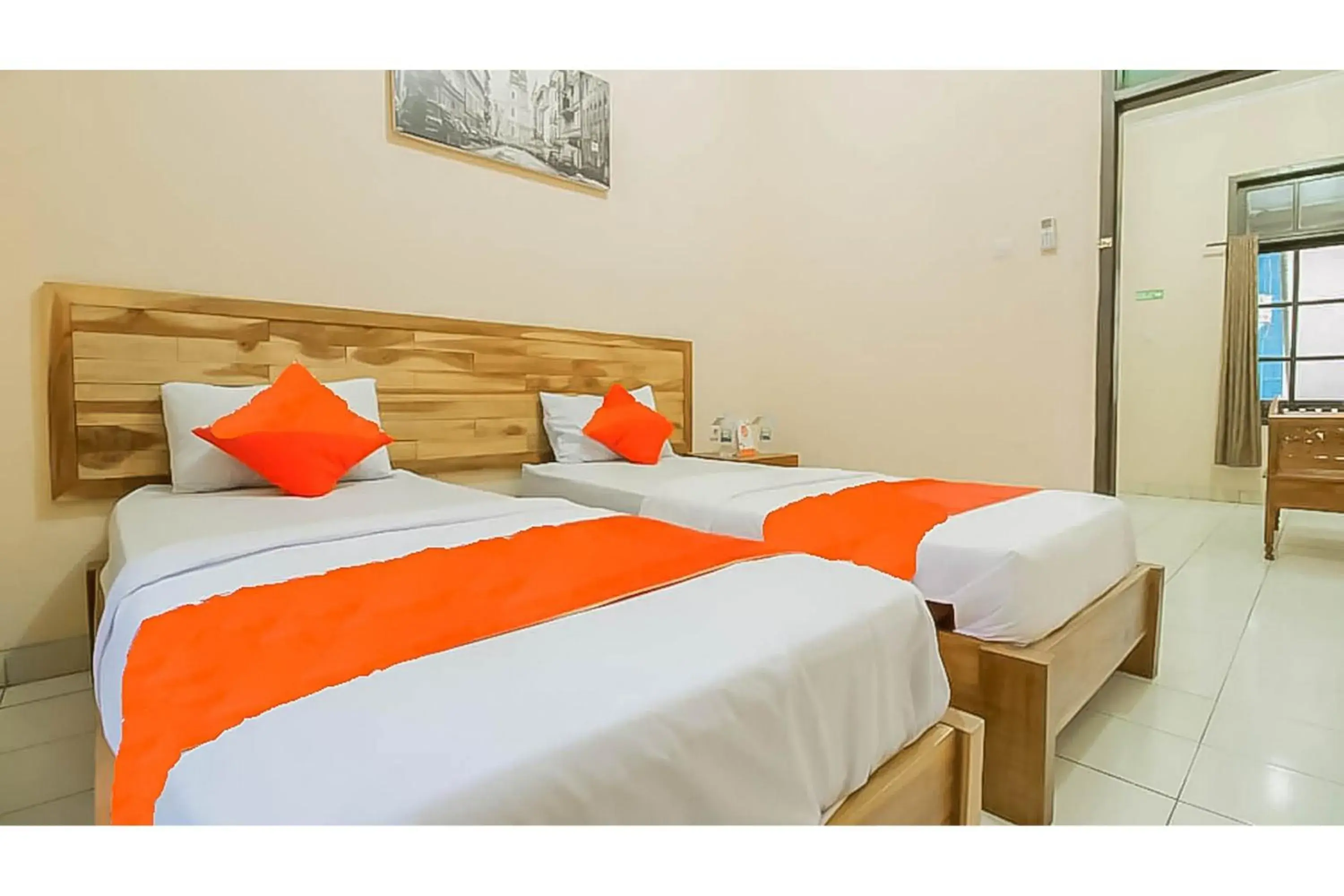 Junior Suite in RedDoorz @ Pantai Pelabuhan Ratu 2 Junior Suite in RedDoorz @ Pantai Pelabuhan Ratu 2