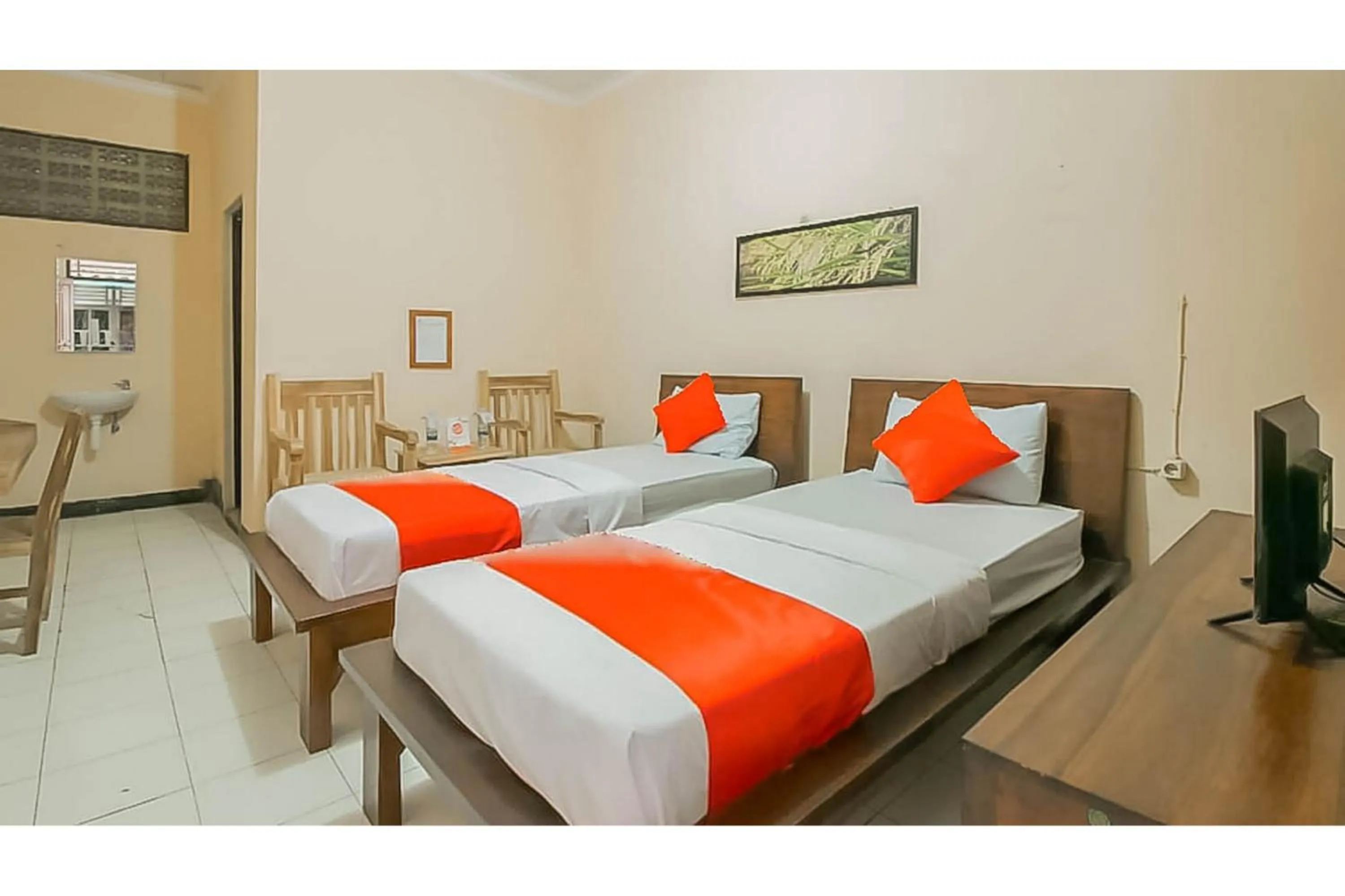 Bed in RedDoorz @ Pantai Pelabuhan Ratu 2