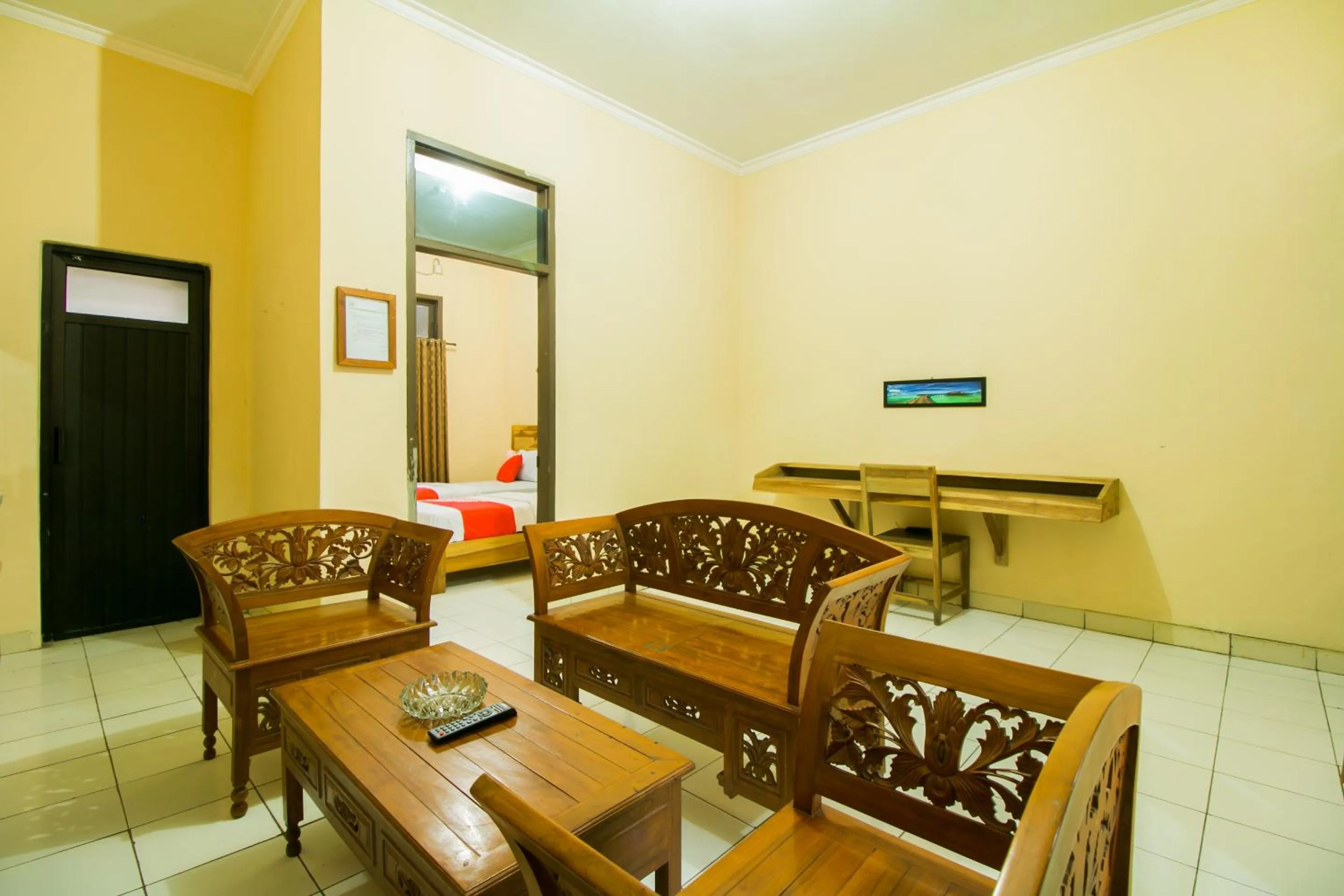 Living room in RedDoorz @ Pantai Pelabuhan Ratu 2