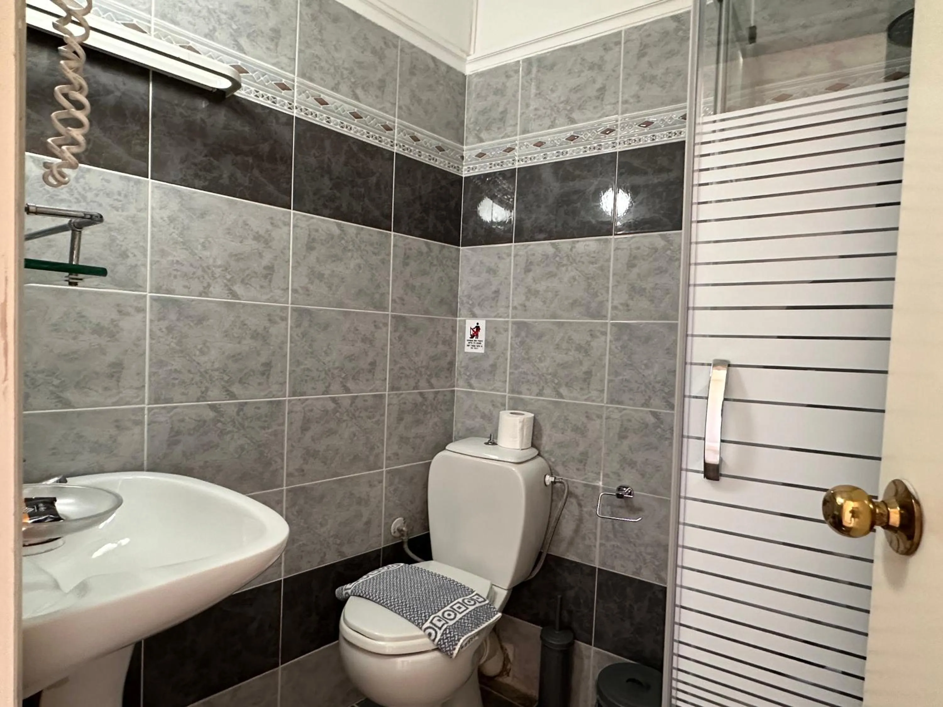 Shower in Regina Hotel