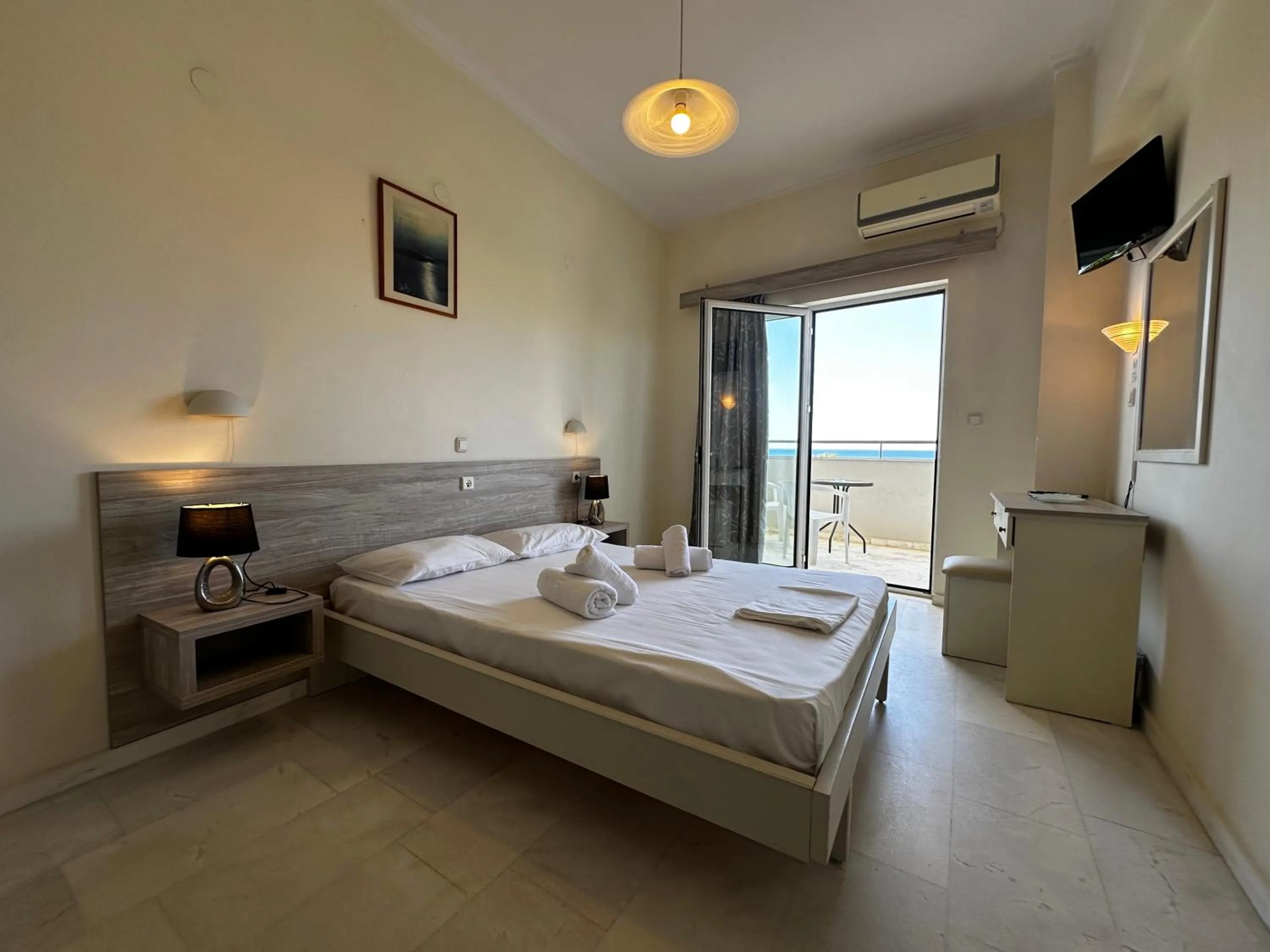 TV and multimedia, Bed in Regina Hotel