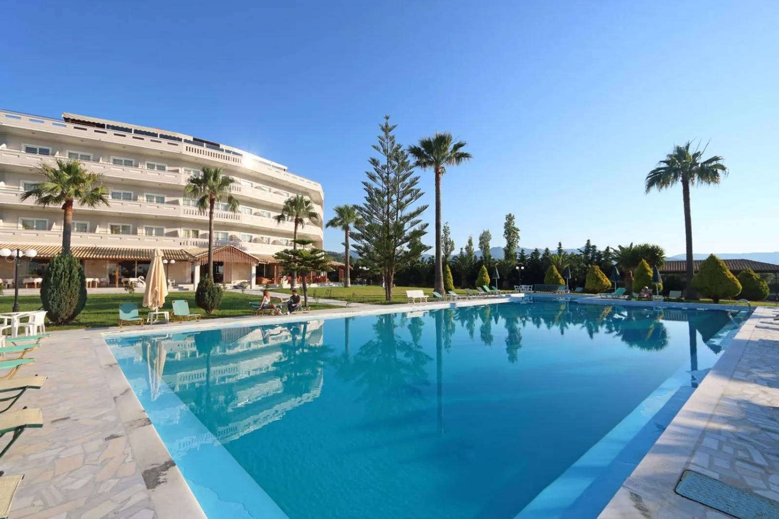 Property building in Regina Hotel