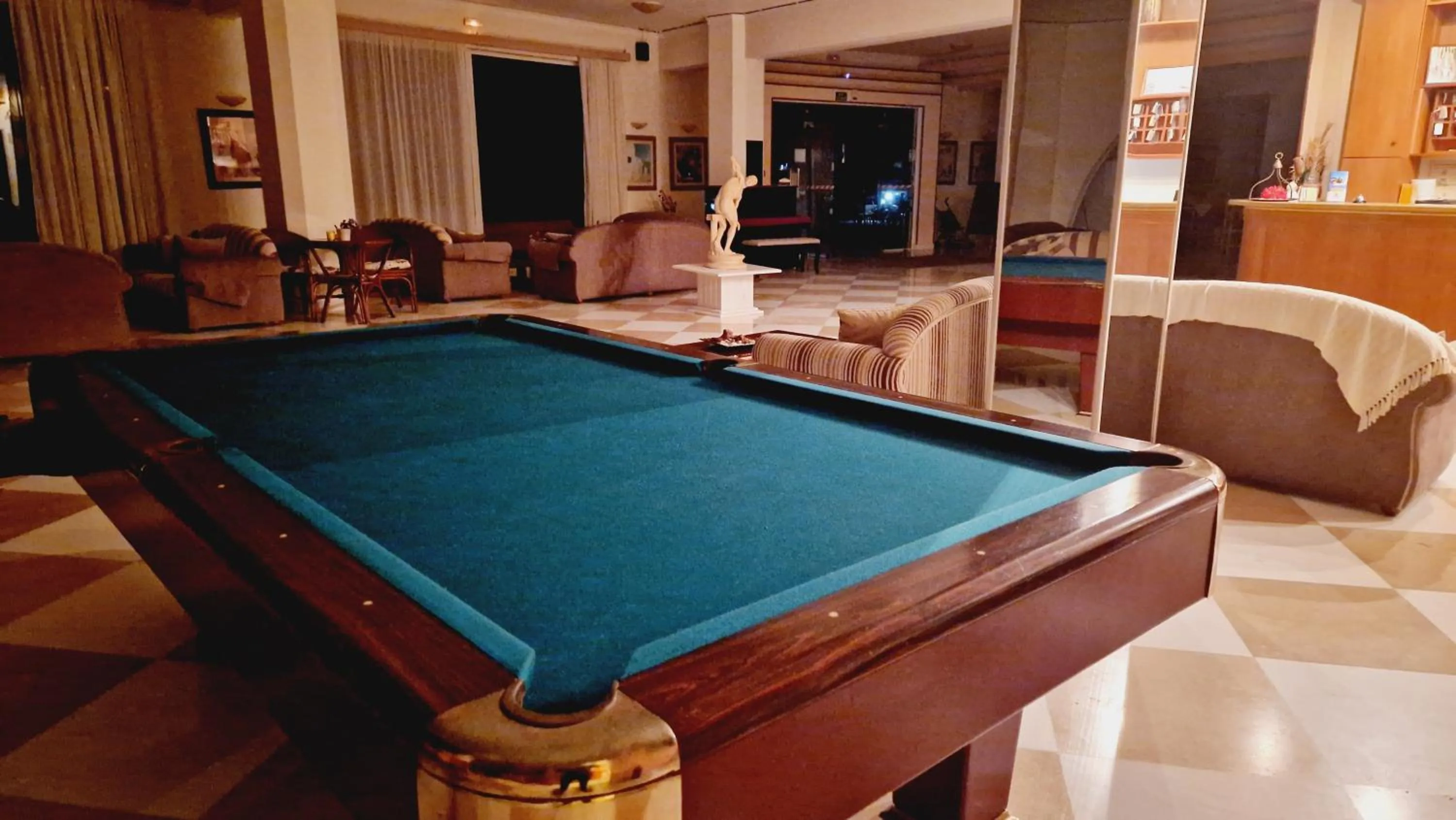 Property building in Regina Hotel