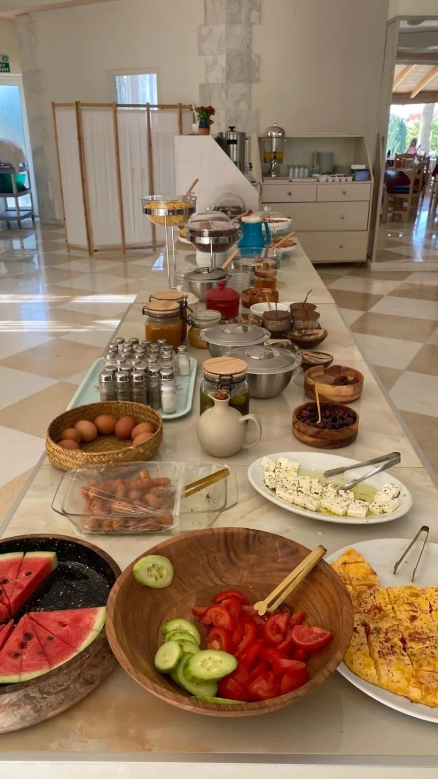 Buffet breakfast in Regina Hotel
