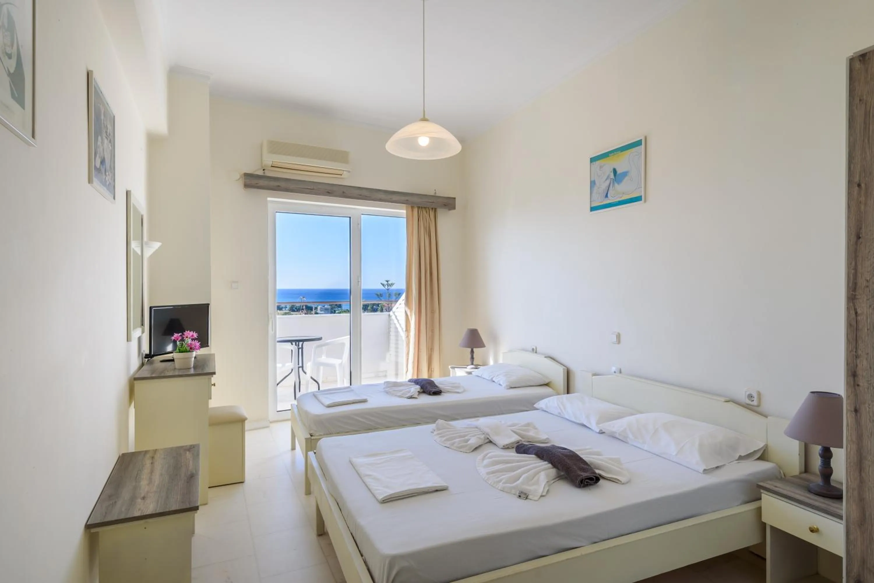 Other, Bed in Regina Hotel