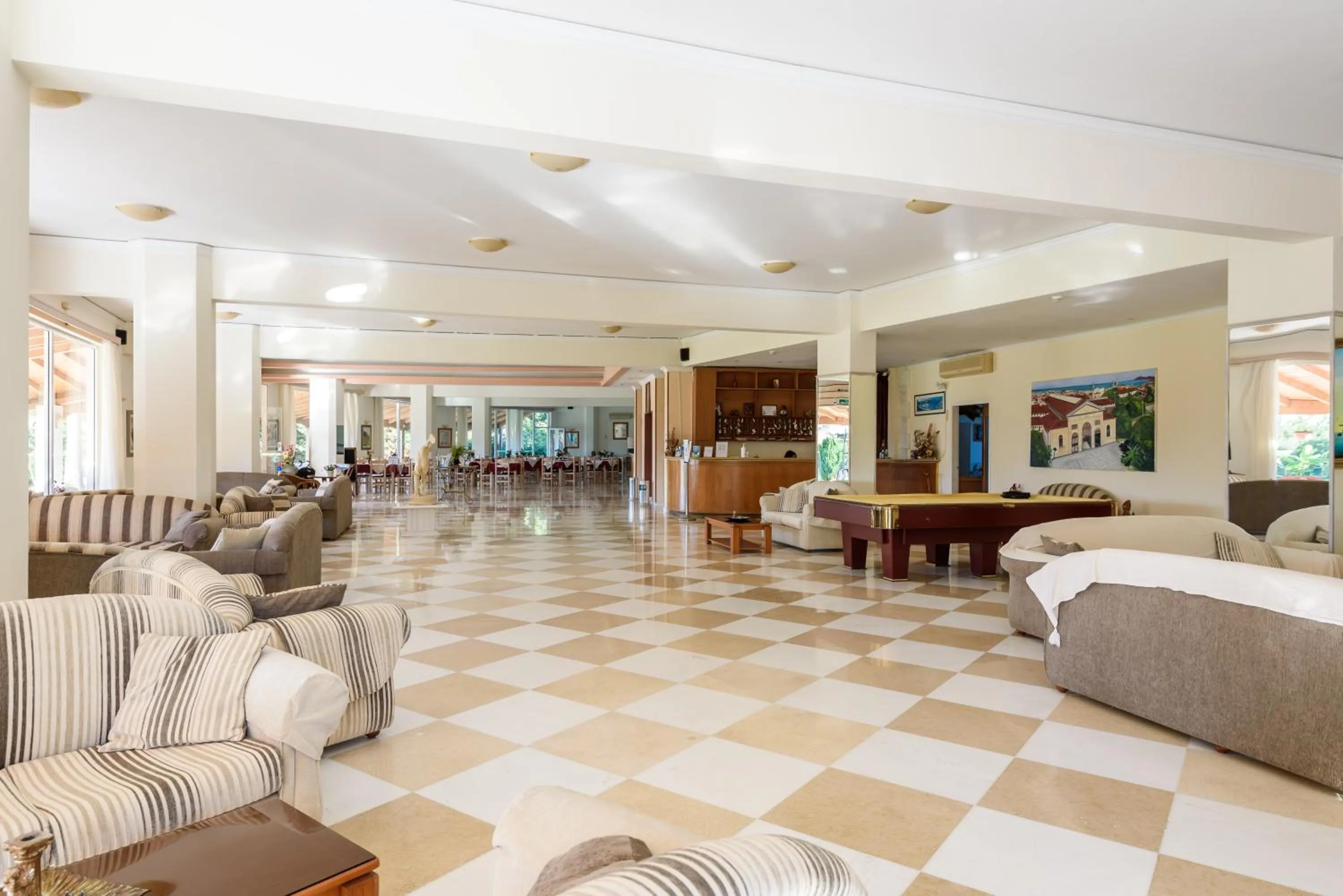 Coffee/tea facilities in Regina Hotel