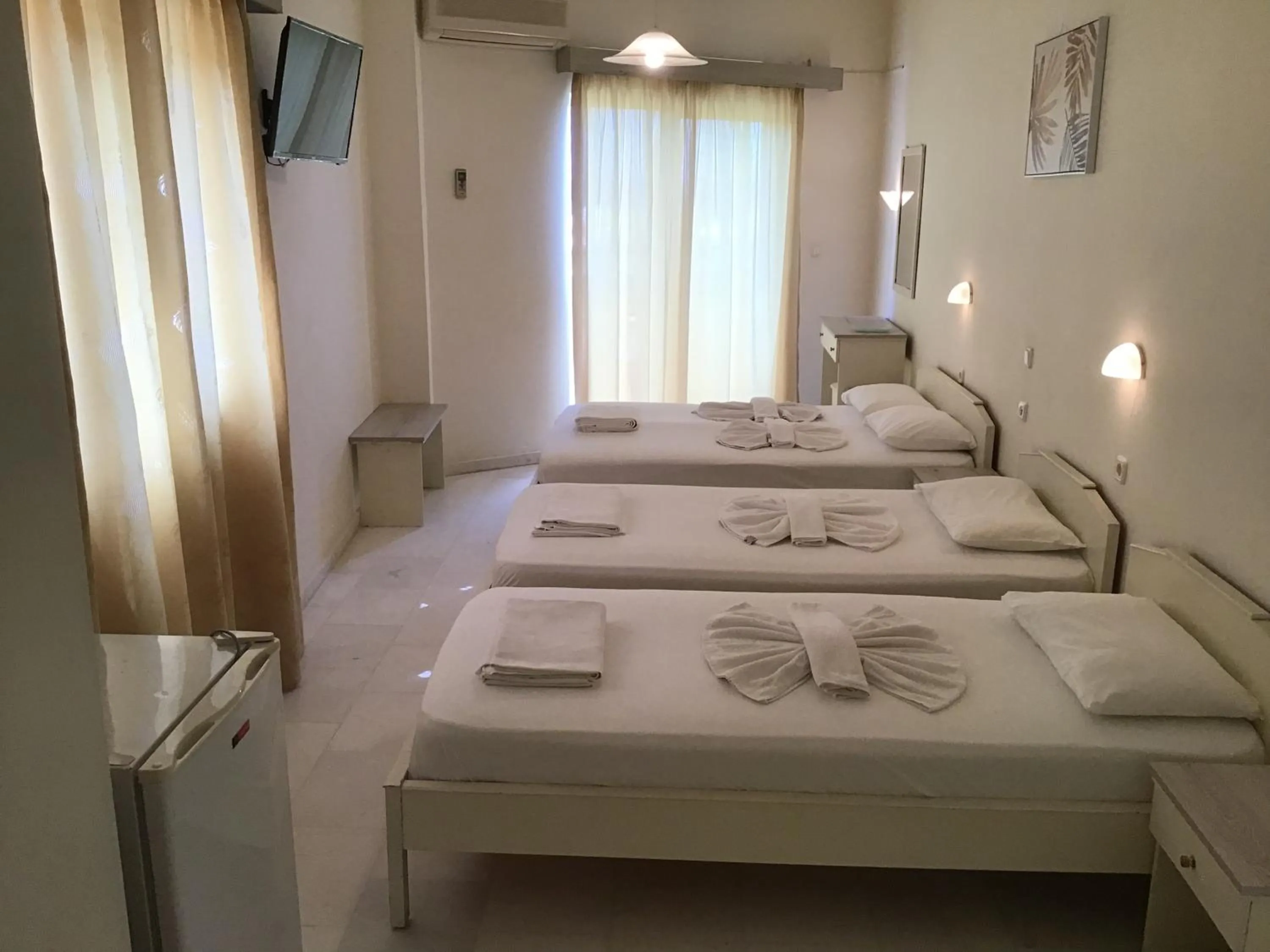 Photo of the whole room, Bed in Regina Hotel