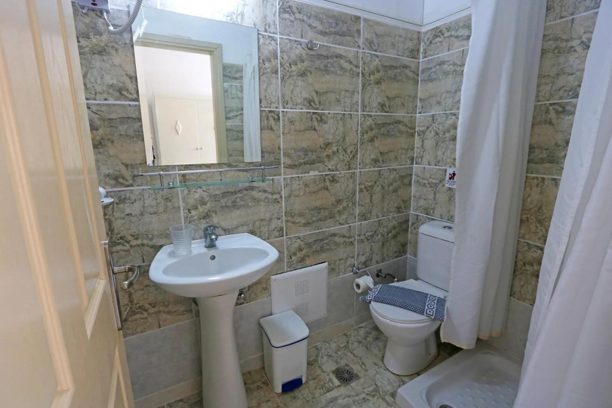 Bathroom in Regina Hotel