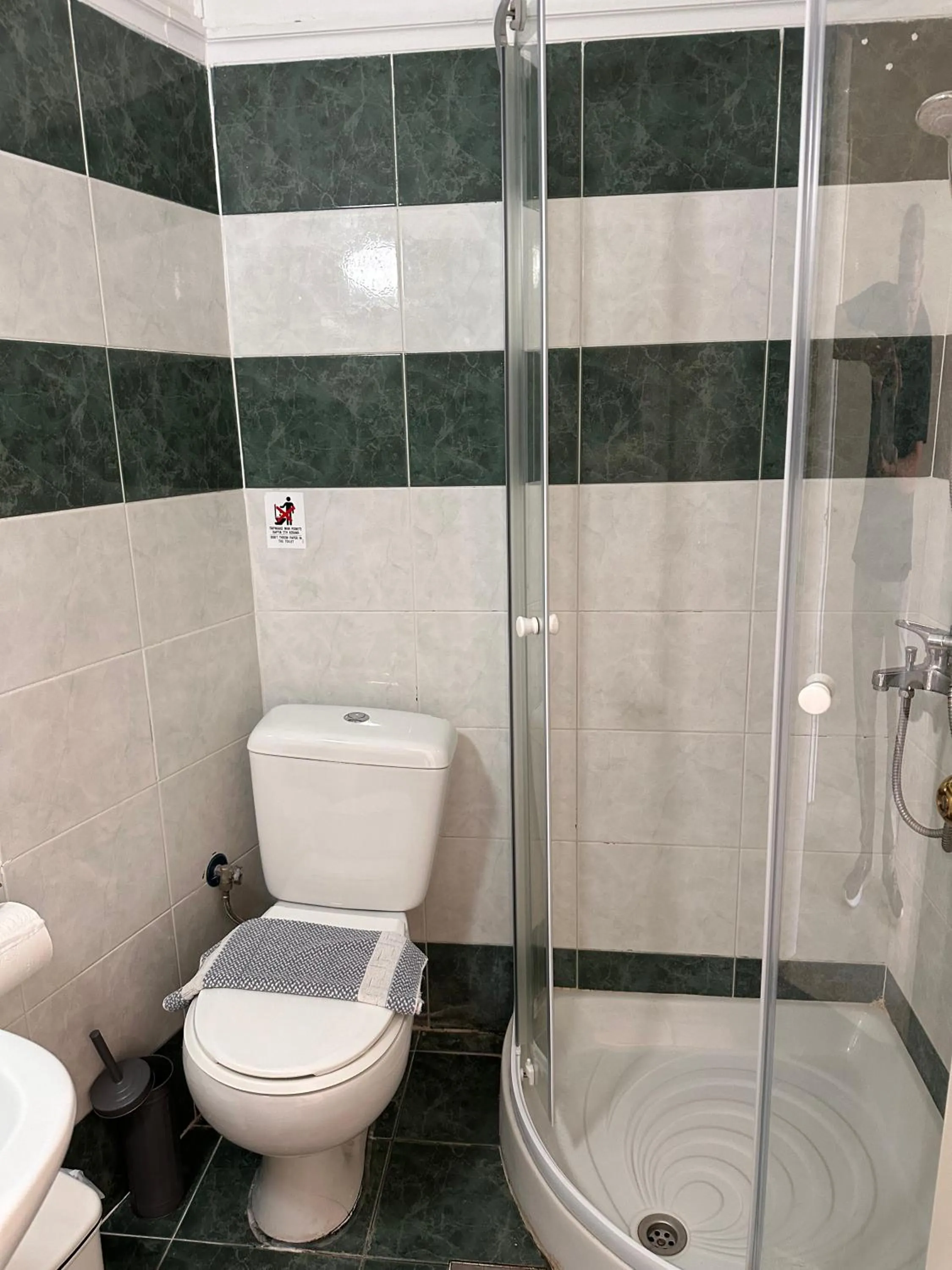 Shower in Regina Hotel