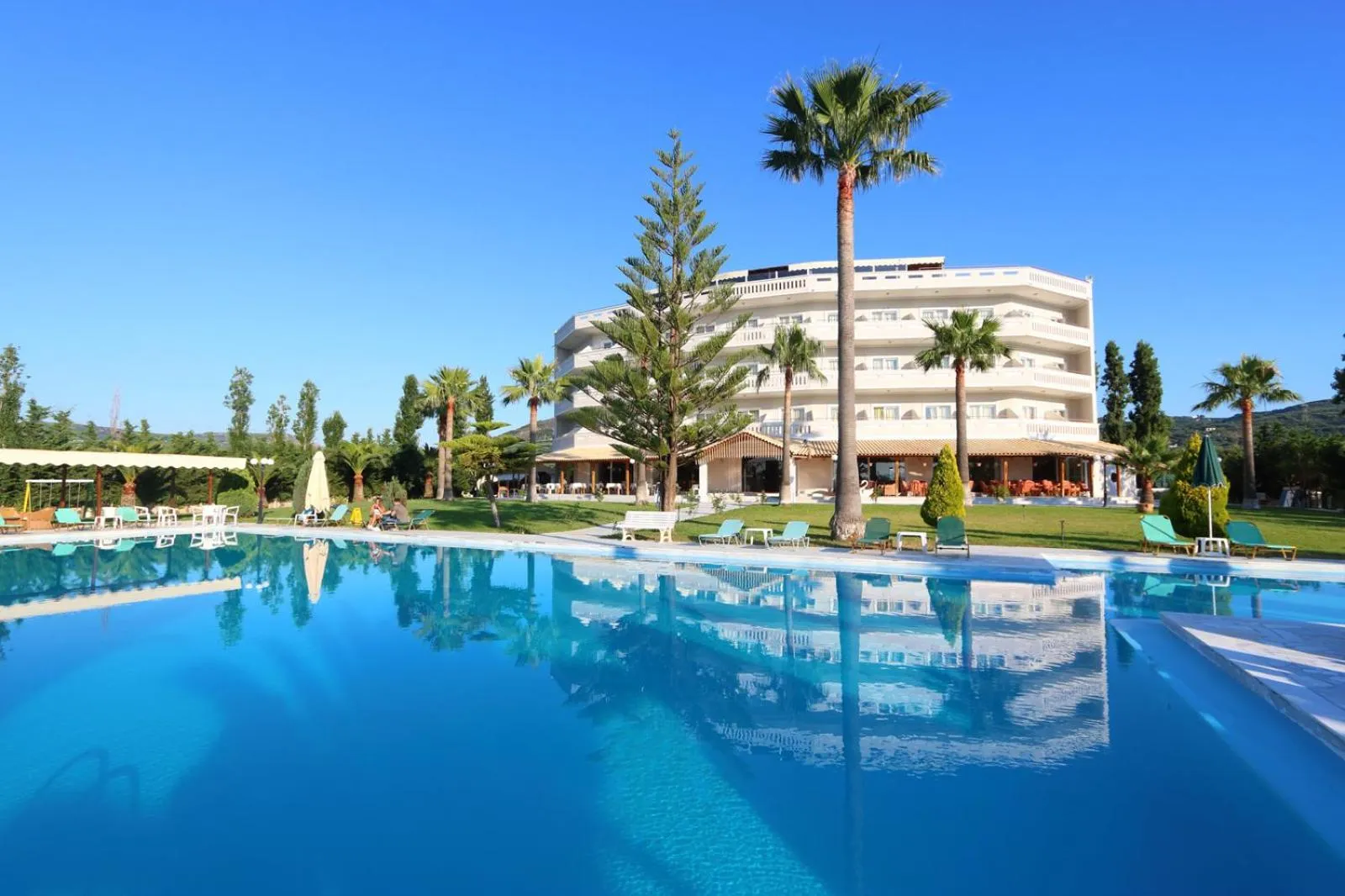 Property building in Regina Hotel